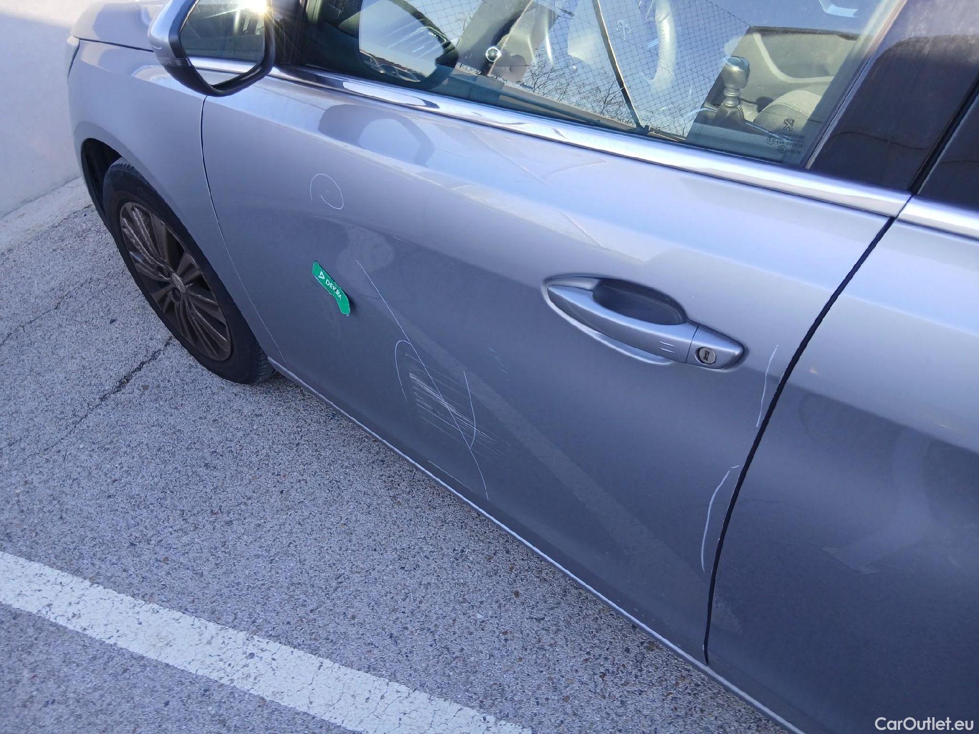  Peugeot  308 PEUGEOT  / 2017 / 5P / familiar SW Allure Pack PureTech 130 S&S #17