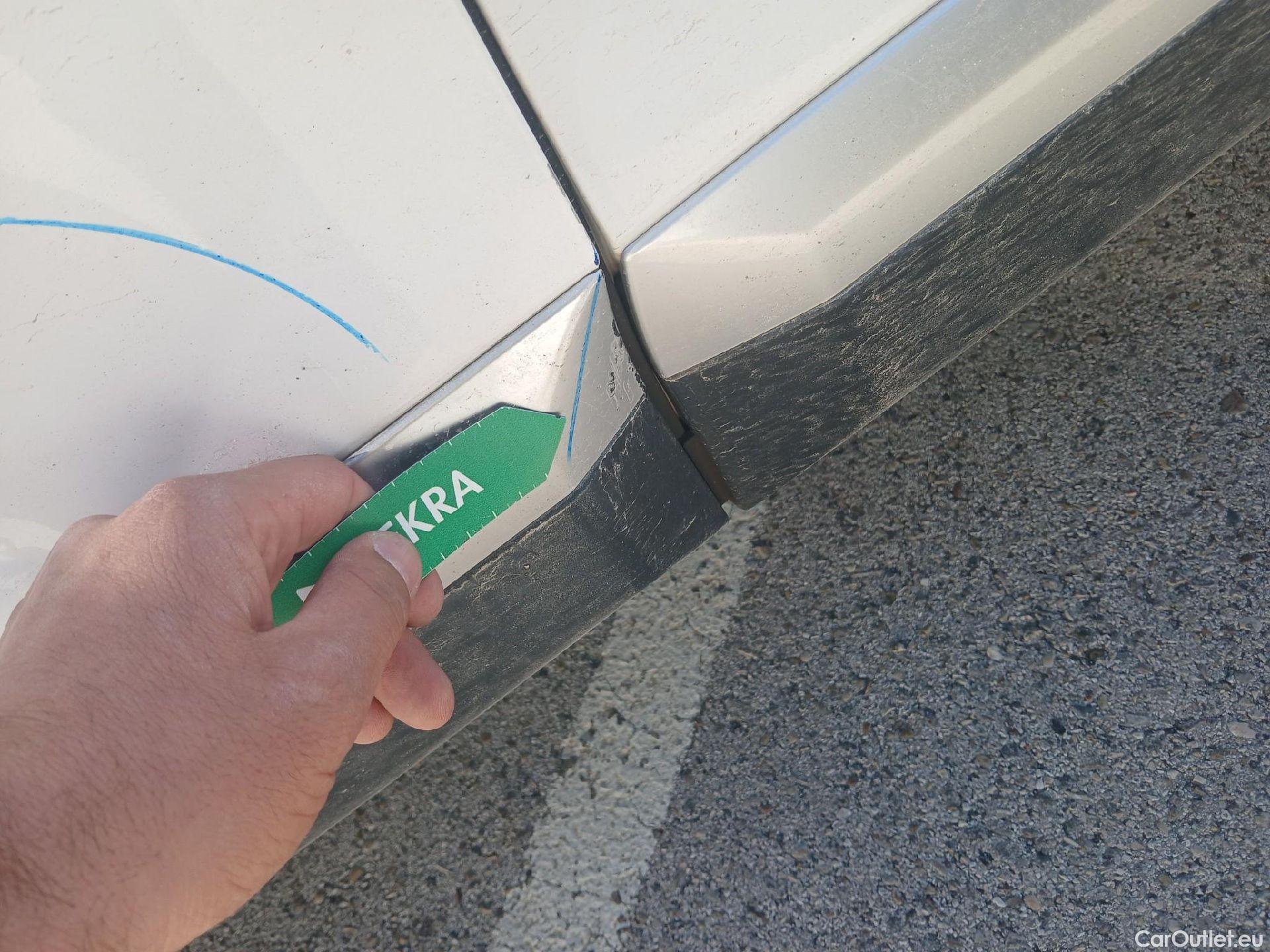  Peugeot  2008 PEUGEOT  / 2019 / 5P / todoterreno Allure BlueHDI 100 S&S BVM6 (AC) #25