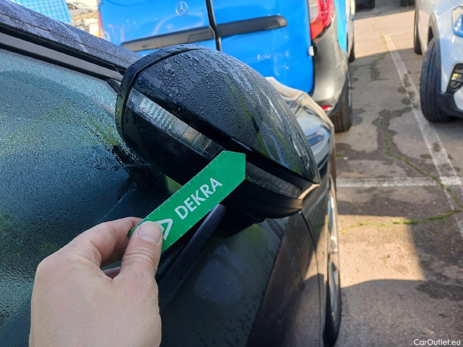  Volkswagen  Golf  VOLKSWAGEN / 2020 / 5P / berlina con portón Life 2.0 TDI 85kW (115CV) #17