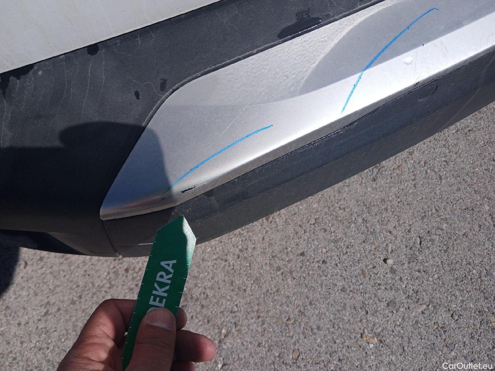  Peugeot  2008 PEUGEOT  / 2019 / 5P / todoterreno Allure BlueHDI 100 S&S BVM6 (AC) #30