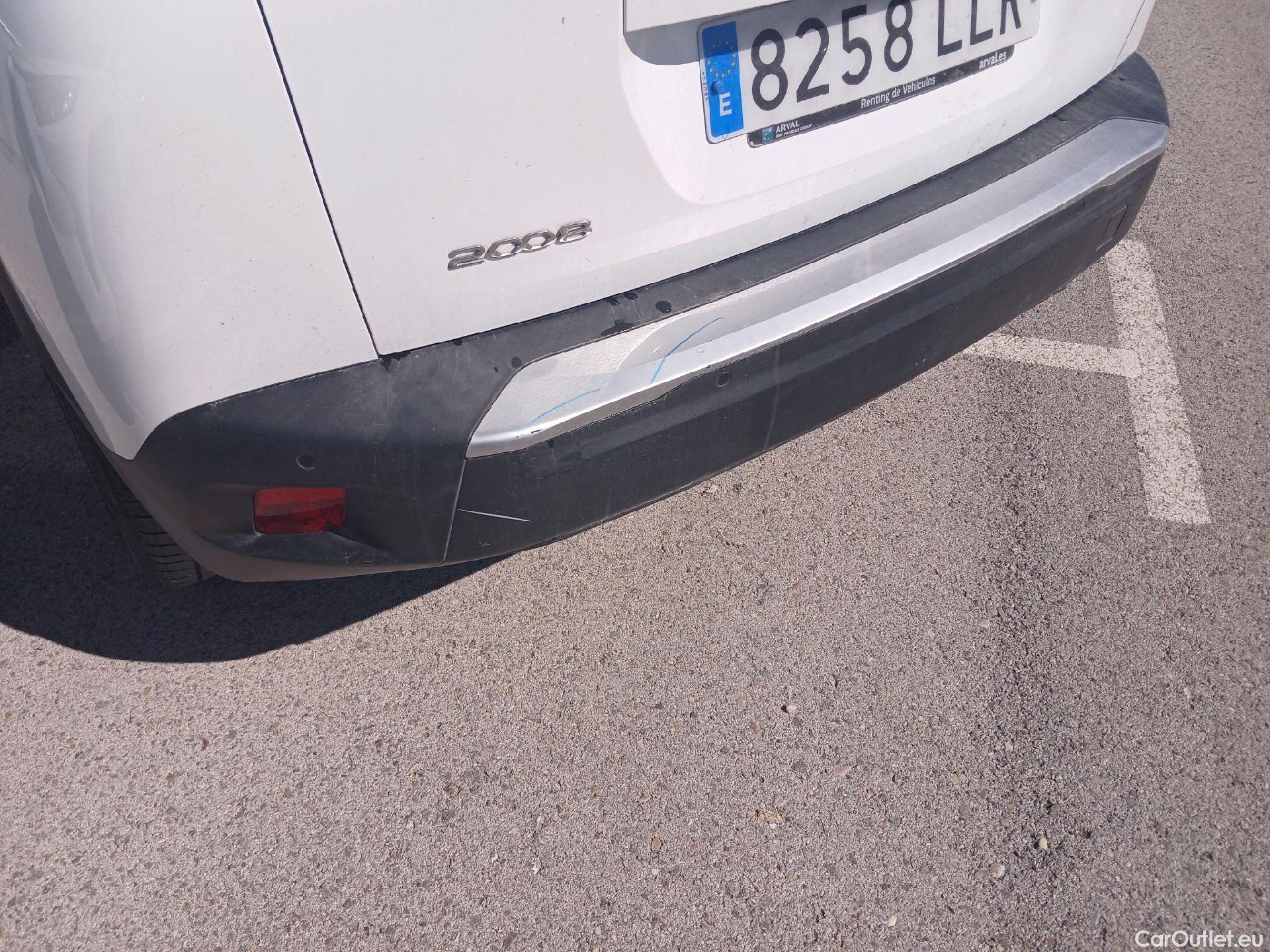  Peugeot  2008 PEUGEOT  / 2019 / 5P / todoterreno Allure BlueHDI 100 S&S BVM6 (AC) #28