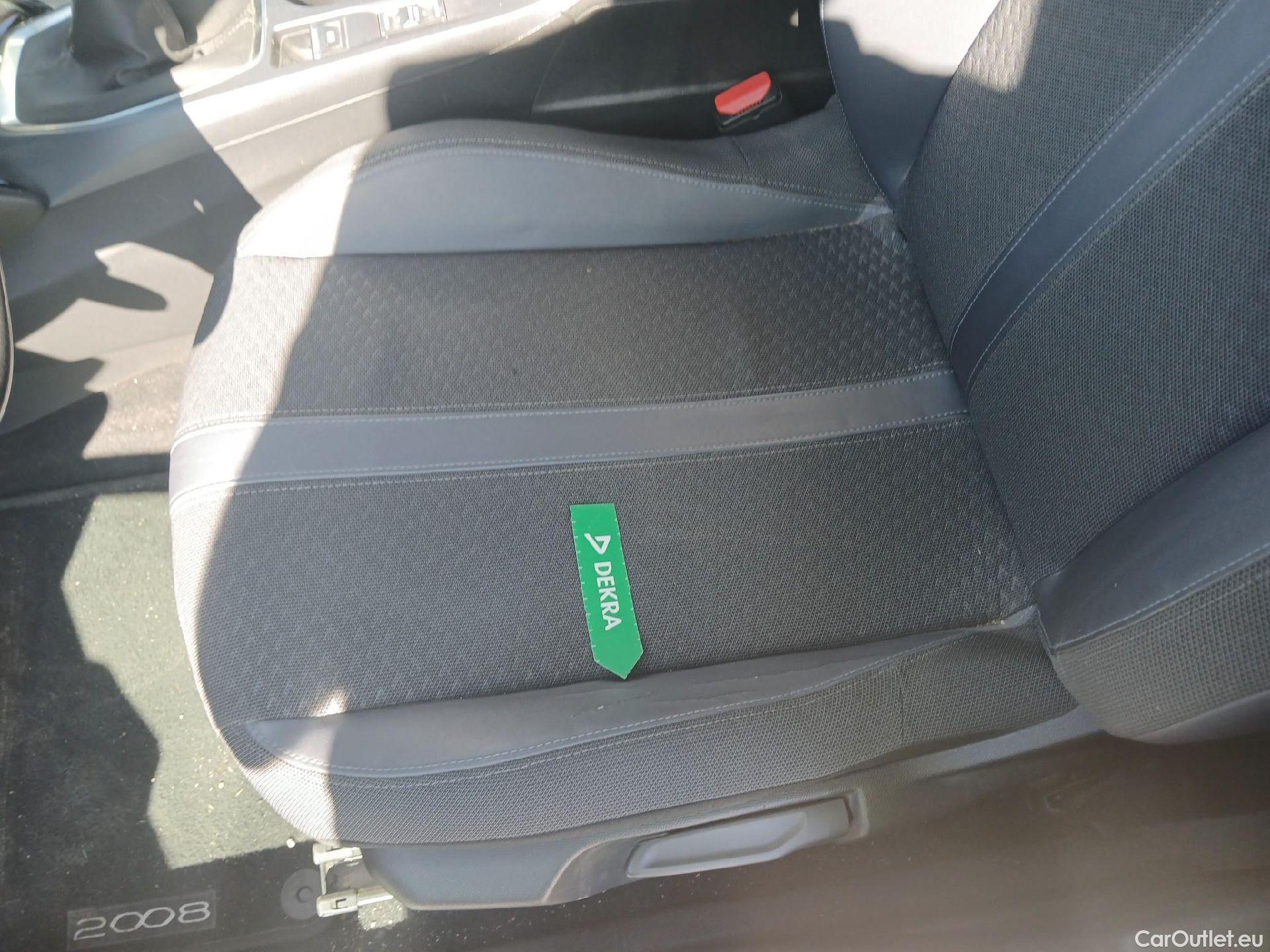  Peugeot  2008 PEUGEOT  / 2019 / 5P / todoterreno Allure BlueHDI 100 S&S BVM6 (AC) #4