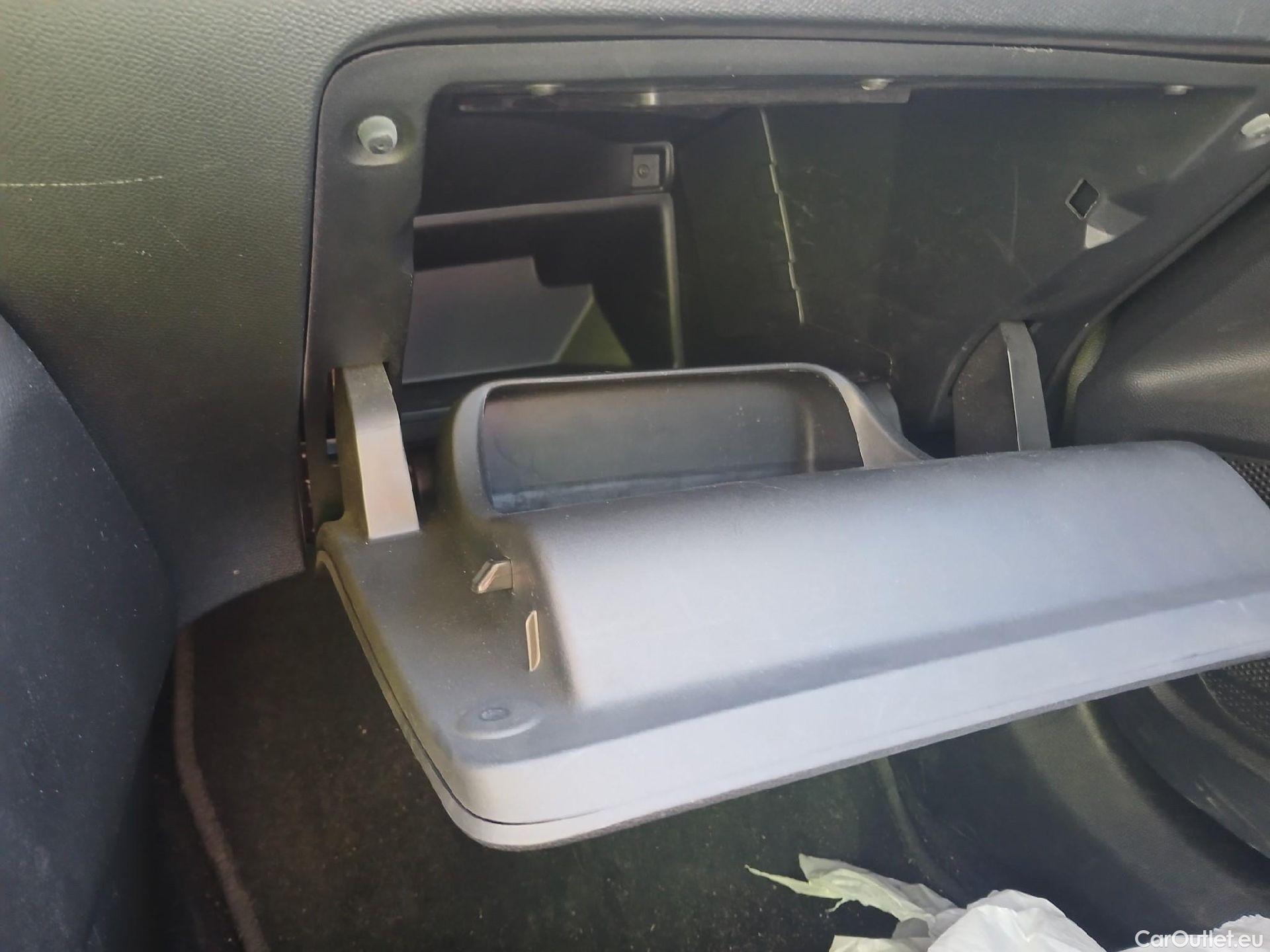  Peugeot  2008 PEUGEOT  / 2019 / 5P / todoterreno Allure BlueHDI 100 S&S BVM6 (AC) #6