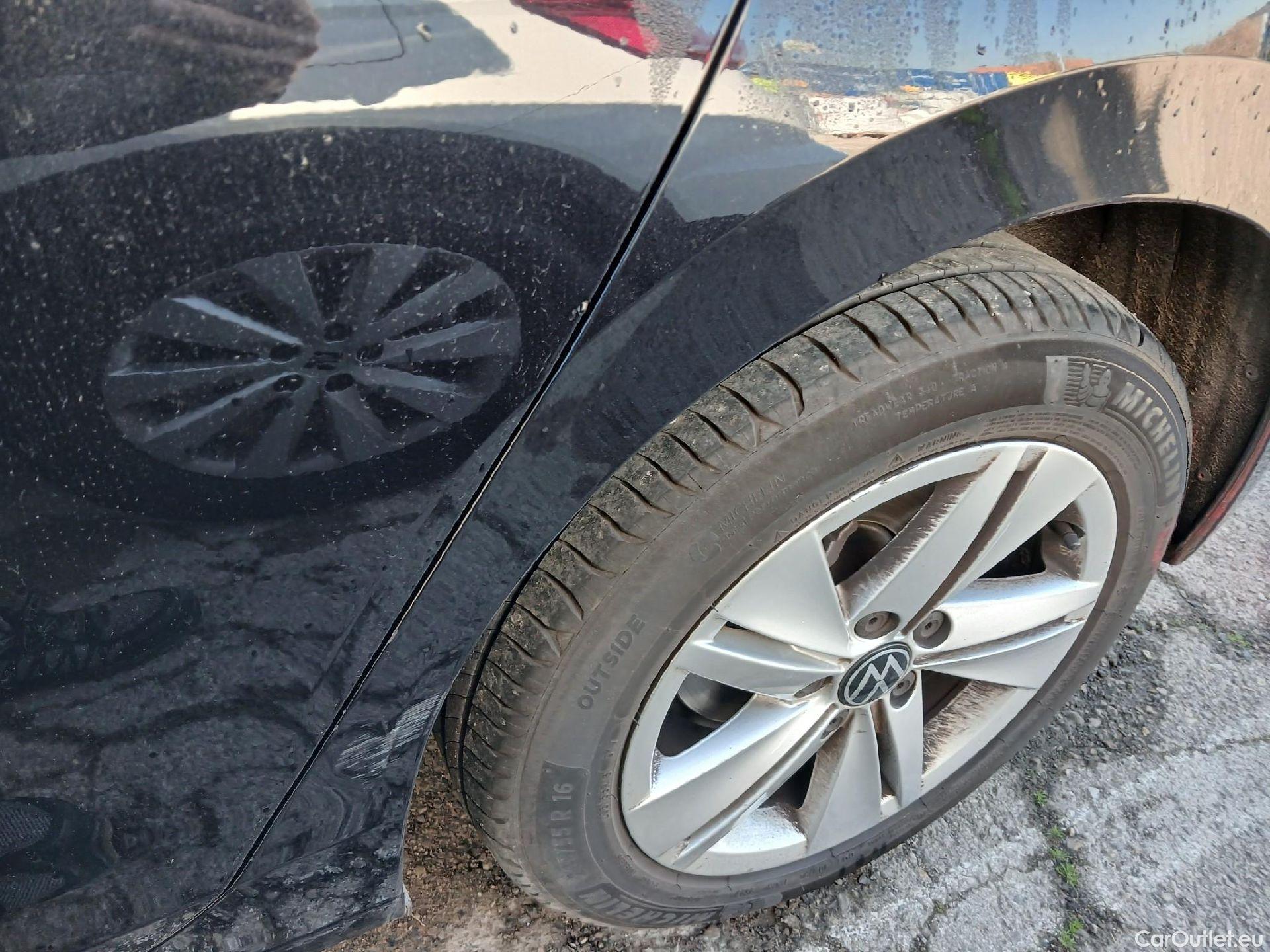  Volkswagen  Golf  VOLKSWAGEN / 2020 / 5P / berlina con portón Life 2.0 TDI 85kW (115CV) #10