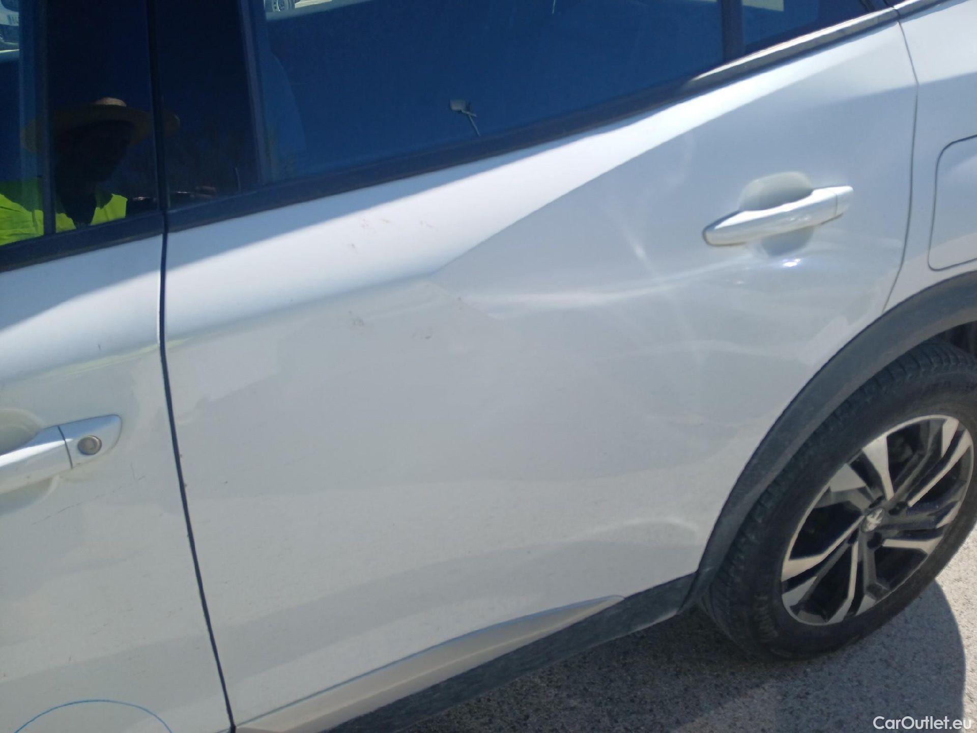  Peugeot  2008 PEUGEOT  / 2019 / 5P / todoterreno Allure BlueHDI 100 S&S BVM6 (AC) #26