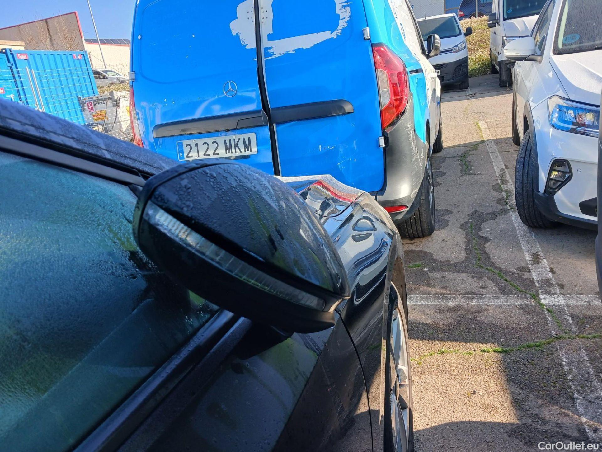  Volkswagen  Golf  VOLKSWAGEN / 2020 / 5P / berlina con portón Life 2.0 TDI 85kW (115CV) #18