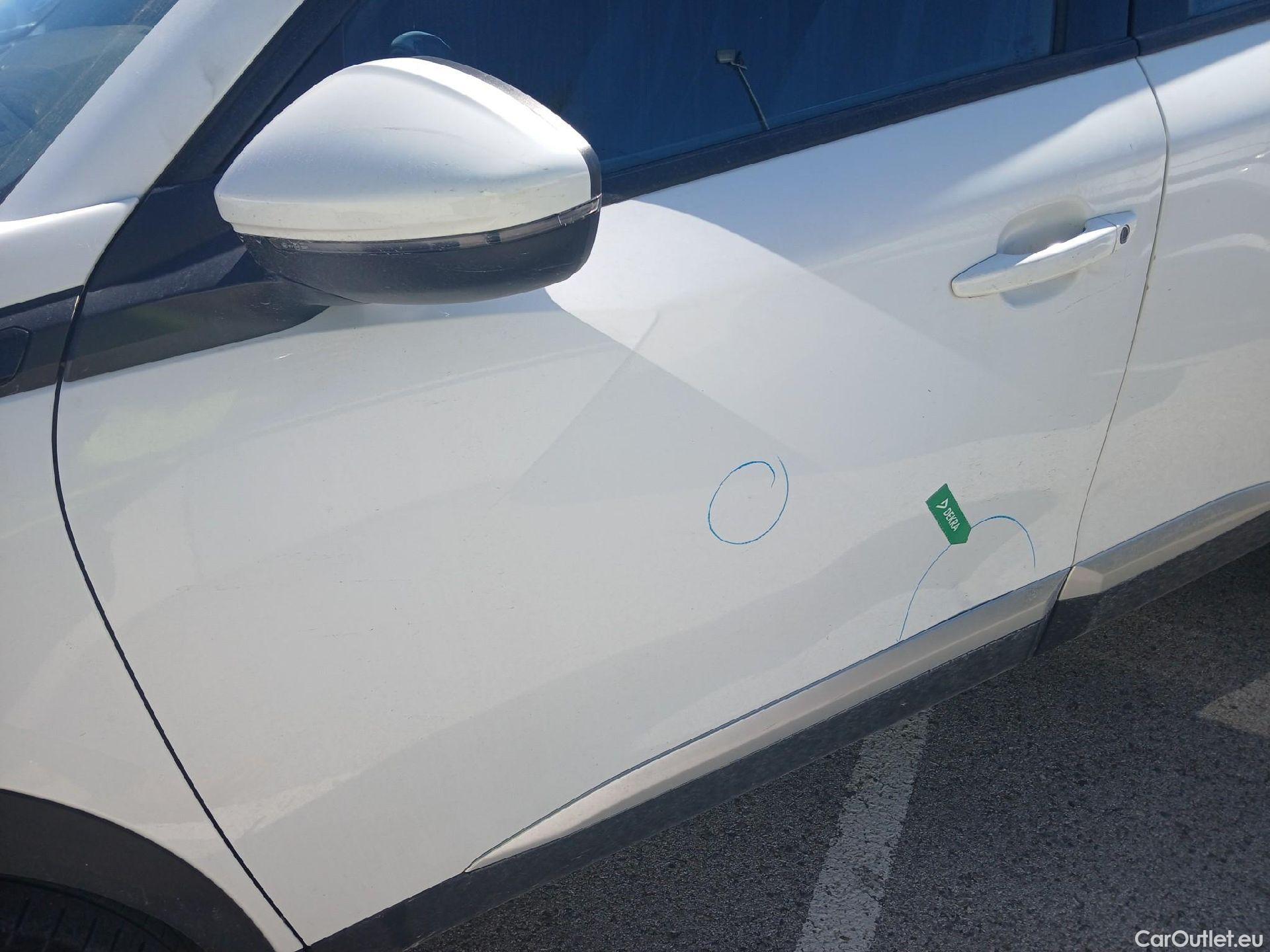  Peugeot  2008 PEUGEOT  / 2019 / 5P / todoterreno Allure BlueHDI 100 S&S BVM6 (AC) #23