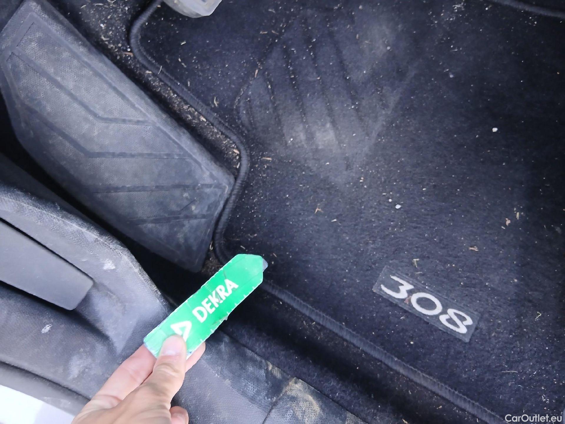  Peugeot  308 PEUGEOT  / 2017 / 5P / familiar SW Allure Pack PureTech 130 S&S #19