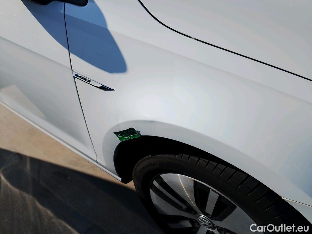  Volkswagen  Golf  VOLKSWAGEN / 2016 / 5P / berlina con portón e-ePower 110 kW (136CV) #3
