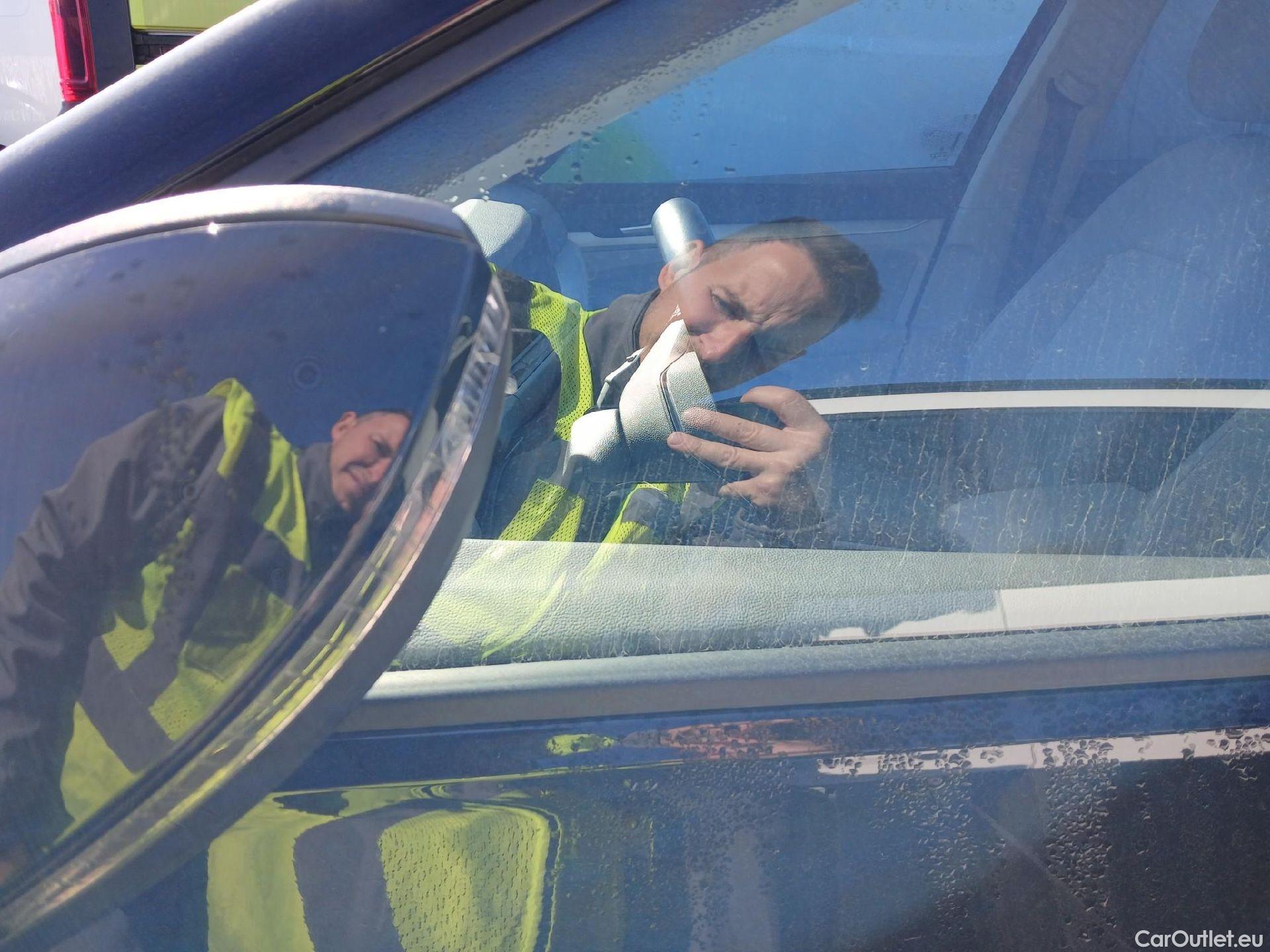  Volkswagen  Golf  VOLKSWAGEN / 2020 / 5P / berlina con portón Life 2.0 TDI 85kW (115CV) #5