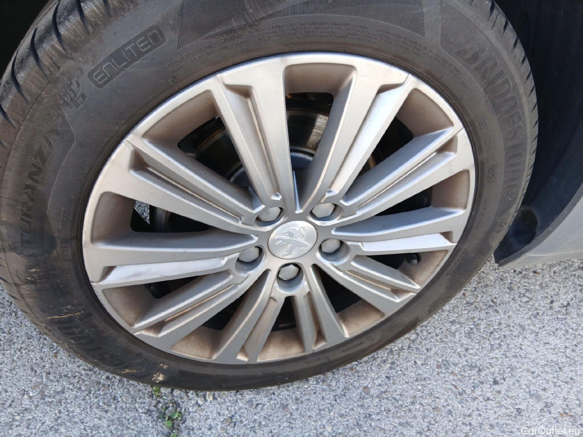  Peugeot  308 PEUGEOT  / 2017 / 5P / familiar SW Allure Pack PureTech 130 S&S #31