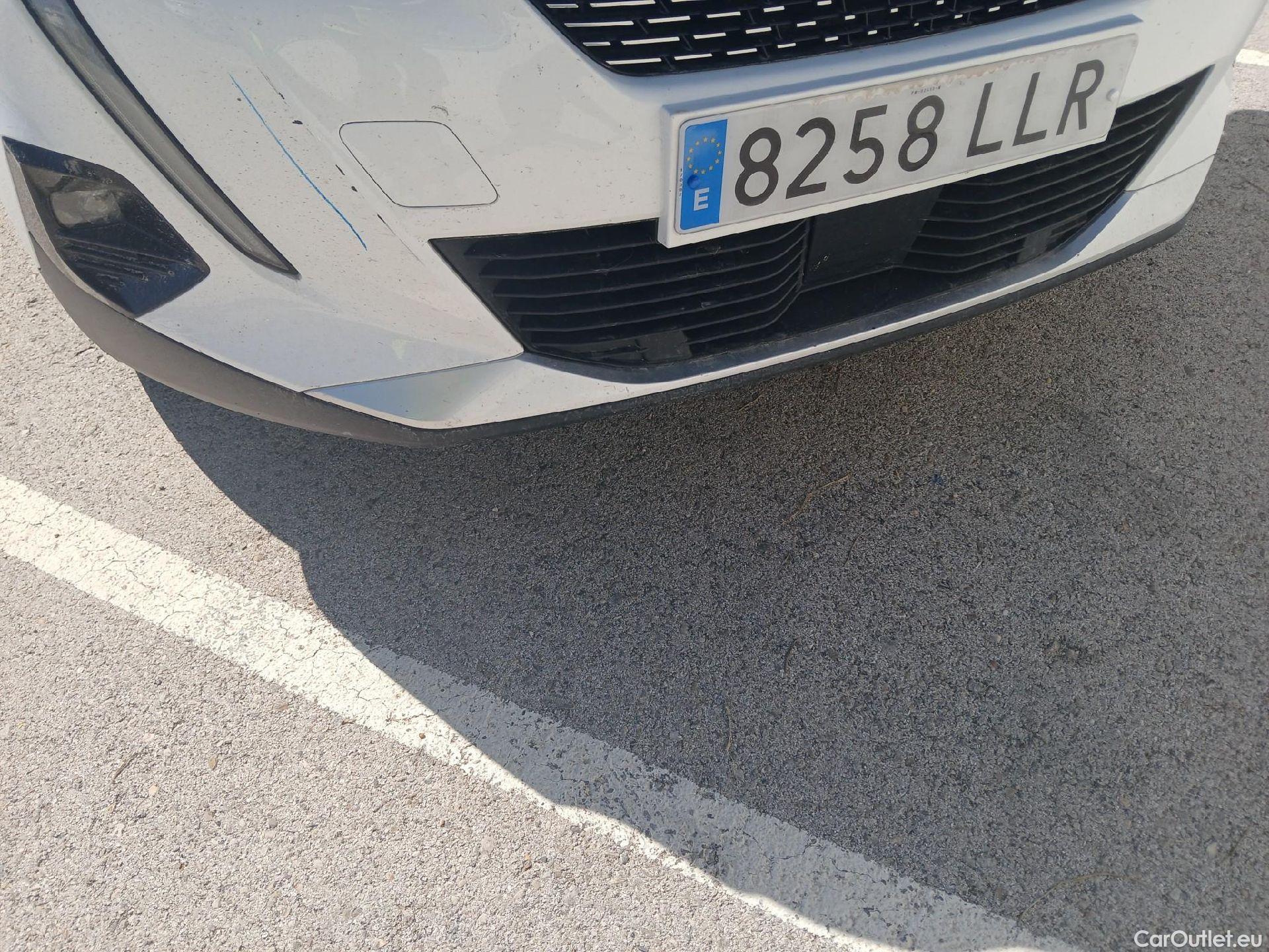  Peugeot  2008 PEUGEOT  / 2019 / 5P / todoterreno Allure BlueHDI 100 S&S BVM6 (AC) #17