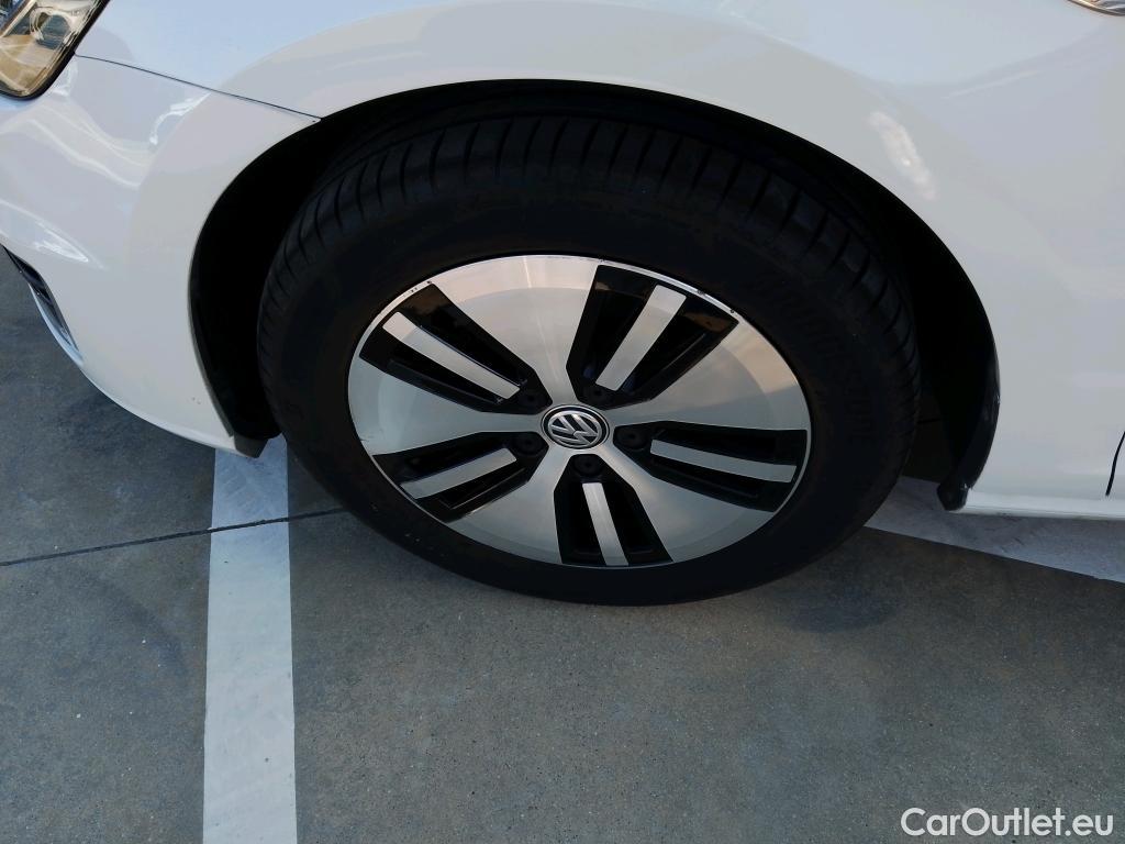  Volkswagen  Golf  VOLKSWAGEN / 2016 / 5P / berlina con portón e-ePower 110 kW (136CV) #14