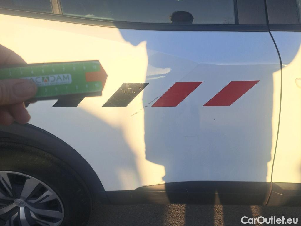  Peugeot  2008 PEUGEOT  / 2019 / 5P / todoterreno Active BlueHDI 81kW (110CV) #3