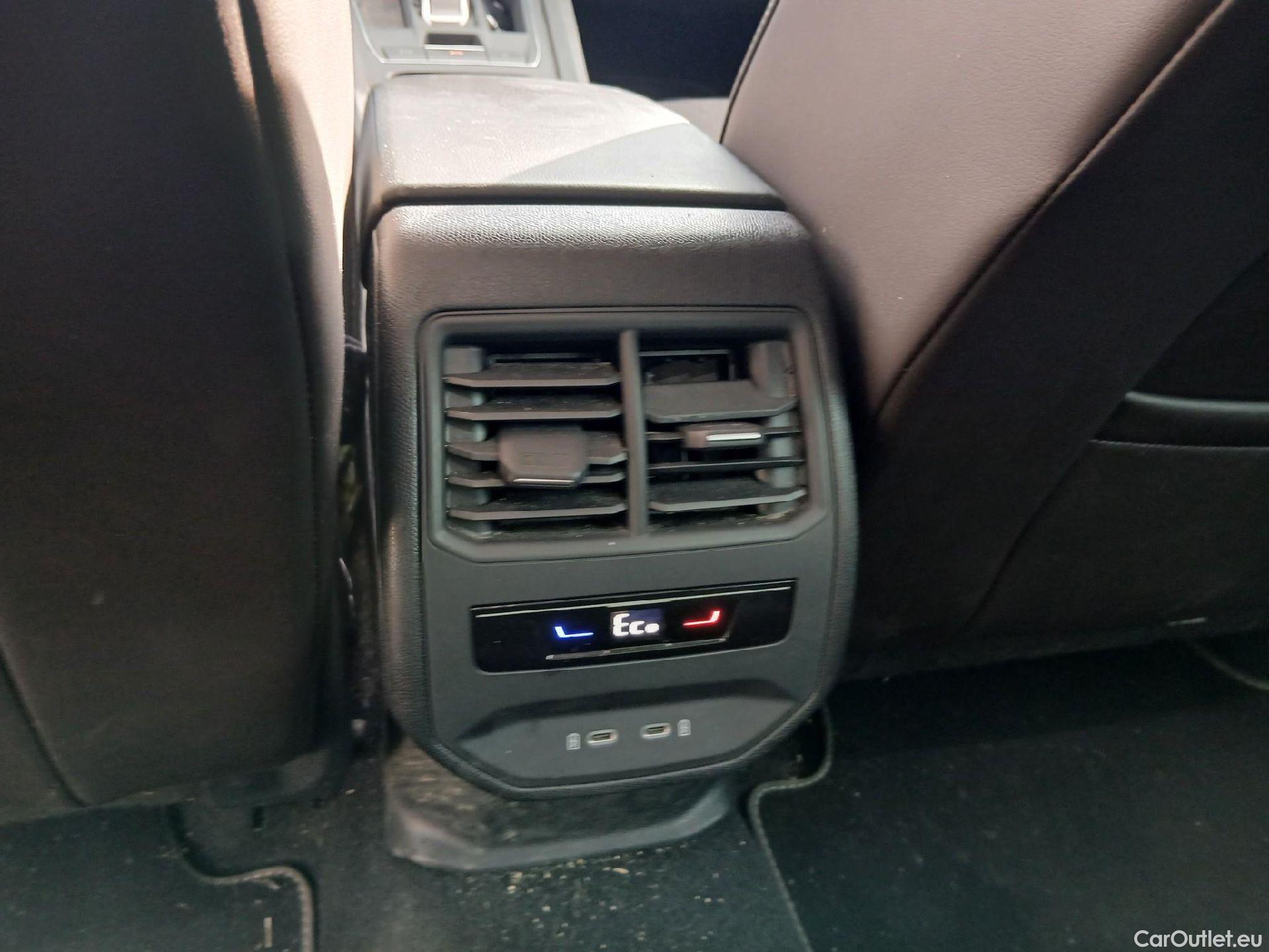  Seat  Leon SEAT Nuevo León / 2020 / 5P / familiar SP 1.4 e-Hybrid DSG S&S Xcellence Go L #32