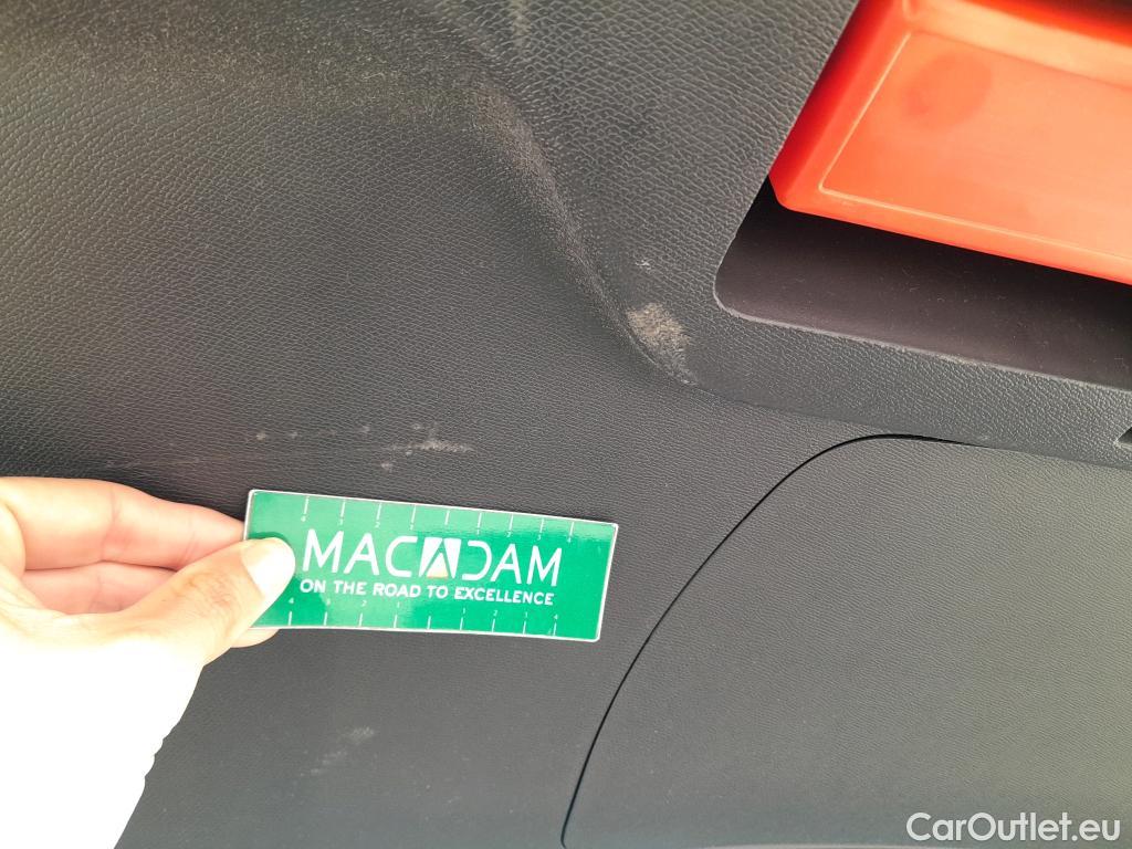  Peugeot  3008 PEUGEOT  / 2016 / 5P / todoterreno 1.5 BlueHDi 96kW S&S GT Line EAT8 #19