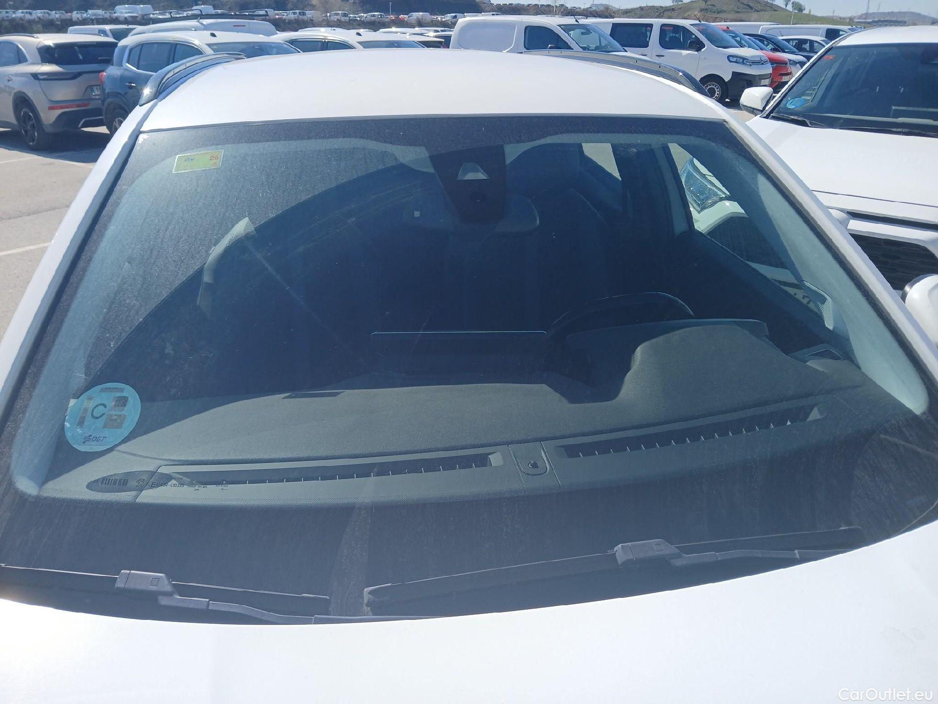  Peugeot  2008 PEUGEOT  / 2019 / 5P / todoterreno Allure BlueHDI 100 S&S BVM6 (AC) #13