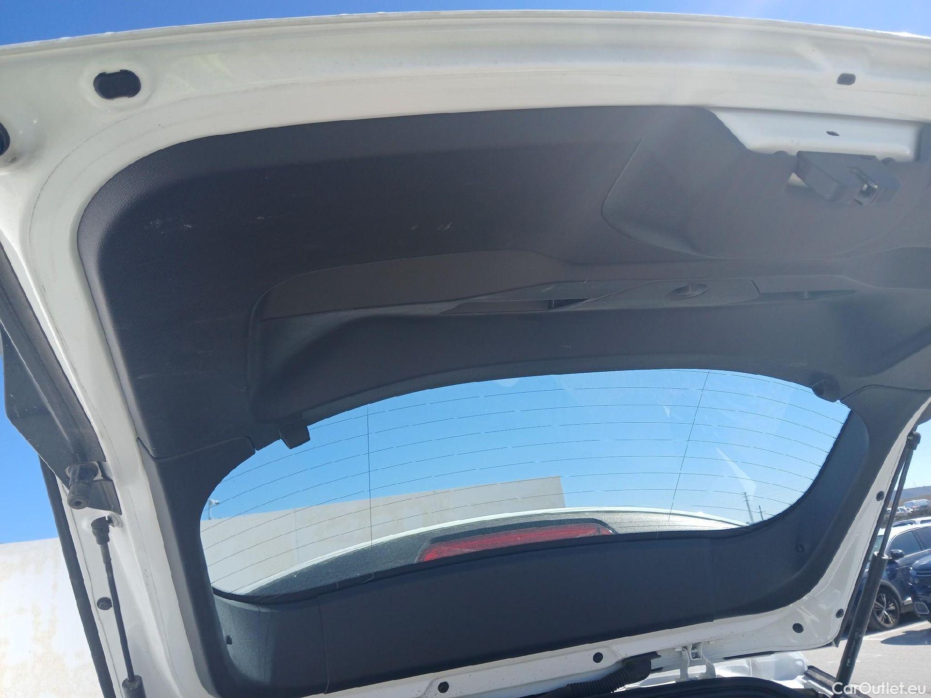  Peugeot  2008 PEUGEOT  / 2019 / 5P / todoterreno Allure BlueHDI 100 S&S BVM6 (AC) #12