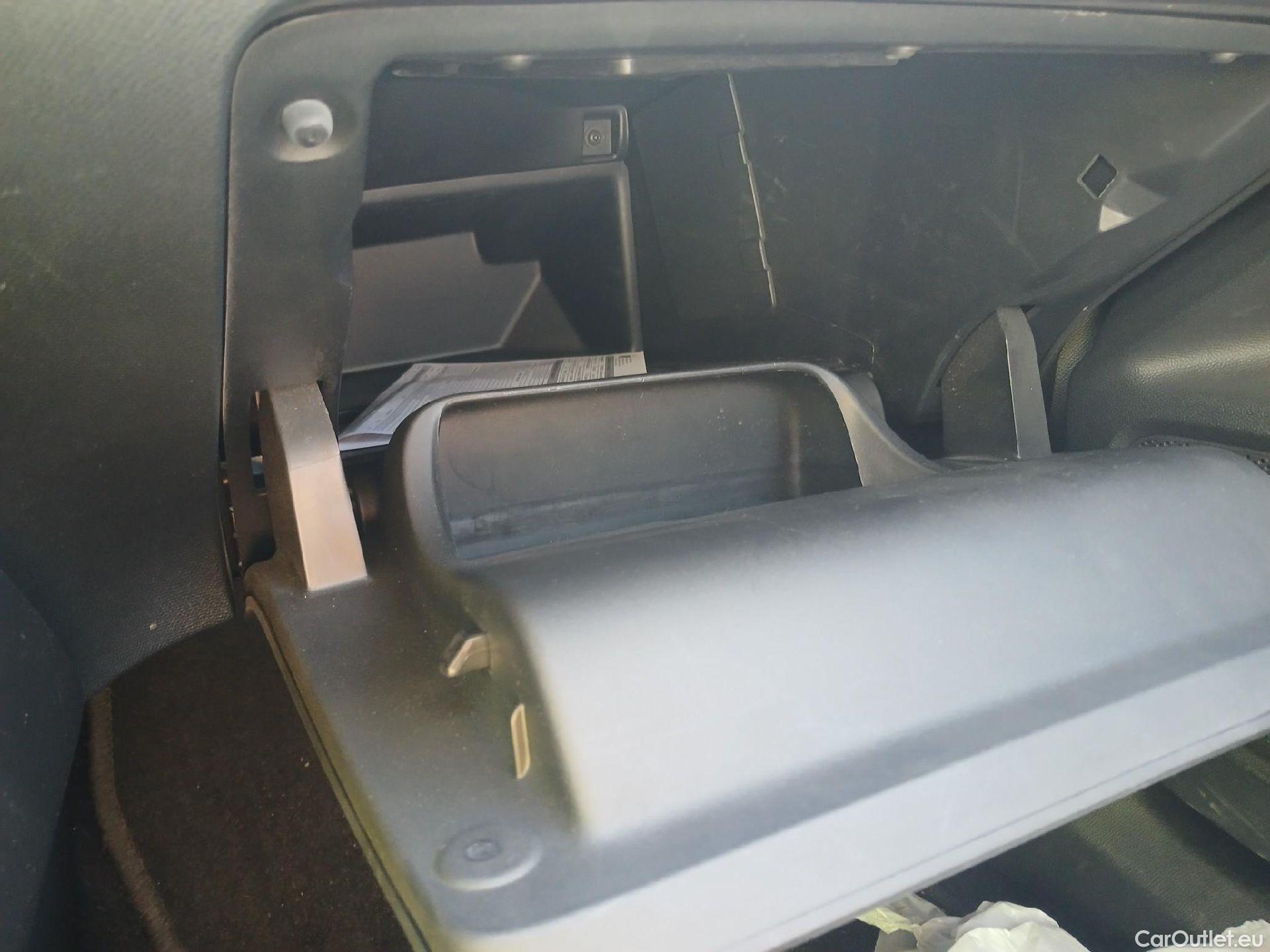  Peugeot  2008 PEUGEOT  / 2019 / 5P / todoterreno Allure BlueHDI 100 S&S BVM6 (AC) #7