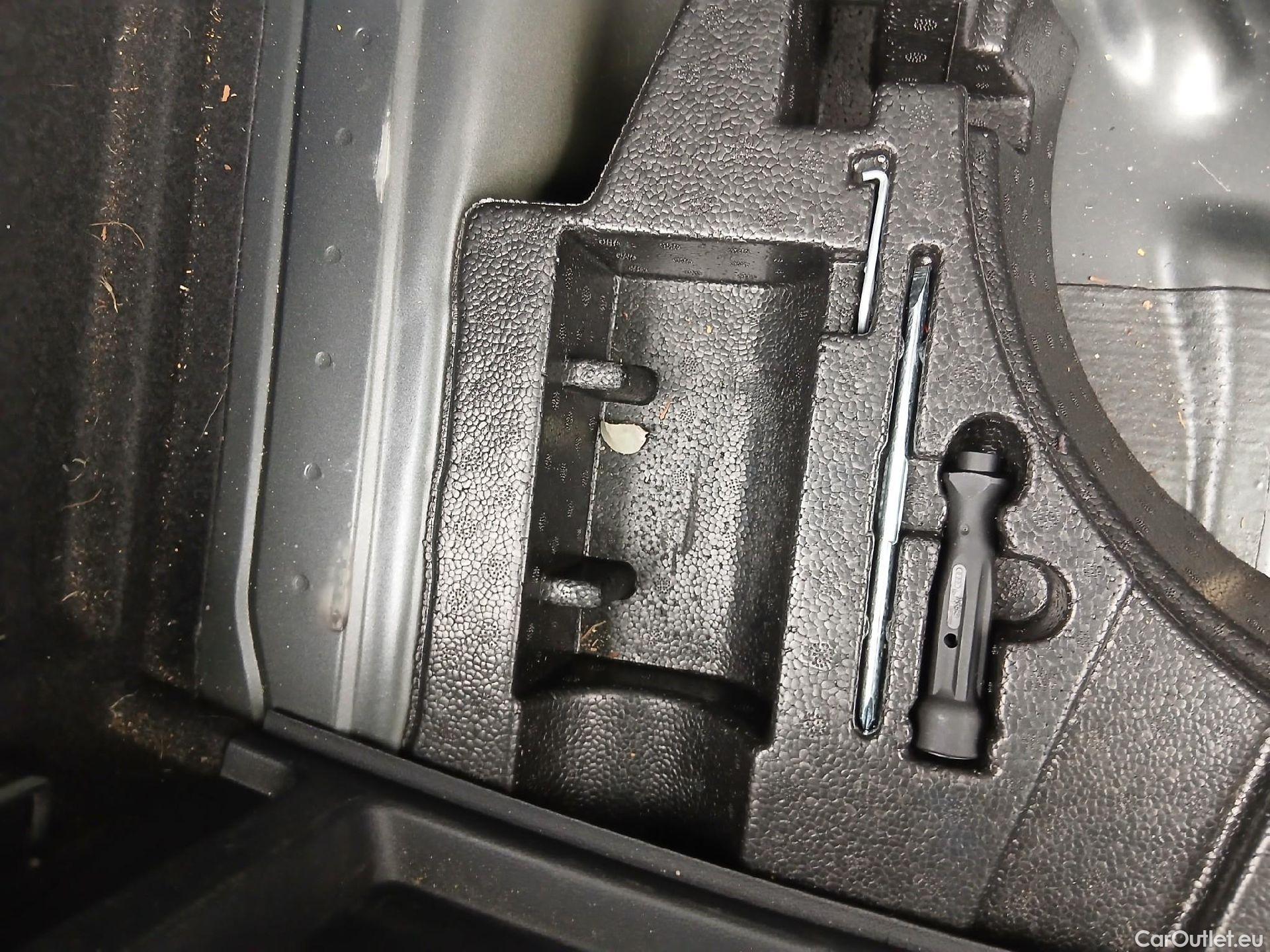  Volkswagen  T-ROC  Life 1.0 TSI 110CV MT6 E6d #3