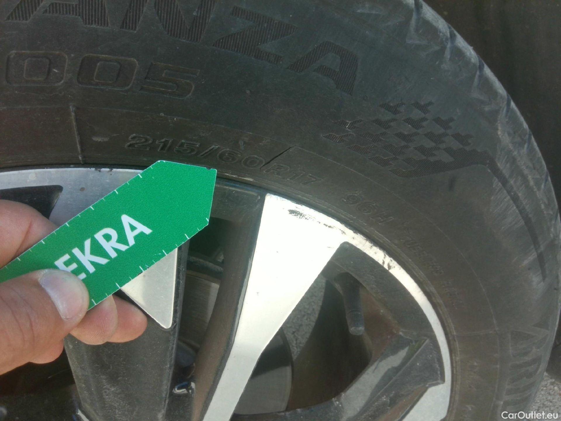  Peugeot  2008 PEUGEOT  / 2019 / 5P / todoterreno Allure BlueHDI 100 S&S BVM6 (AC) #1