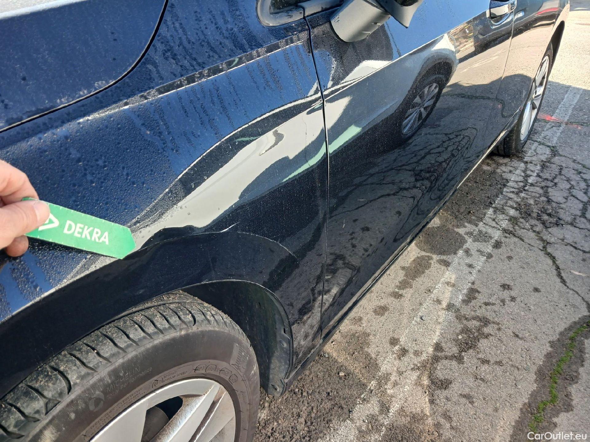  Volkswagen  Golf  VOLKSWAGEN / 2020 / 5P / berlina con portón Life 2.0 TDI 85kW (115CV) #3