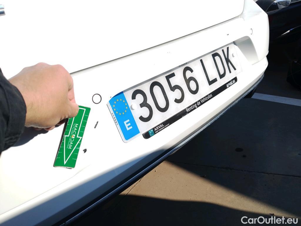  Volkswagen  Golf  VOLKSWAGEN / 2016 / 5P / berlina con portón e-ePower 110 kW (136CV) #9