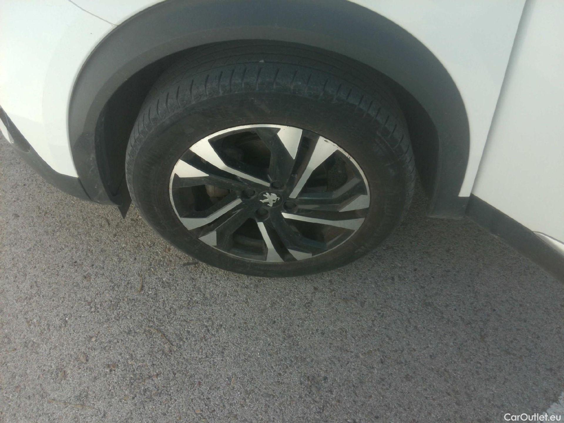  Peugeot  2008 PEUGEOT  / 2019 / 5P / todoterreno Allure BlueHDI 100 S&S BVM6 (AC) #2