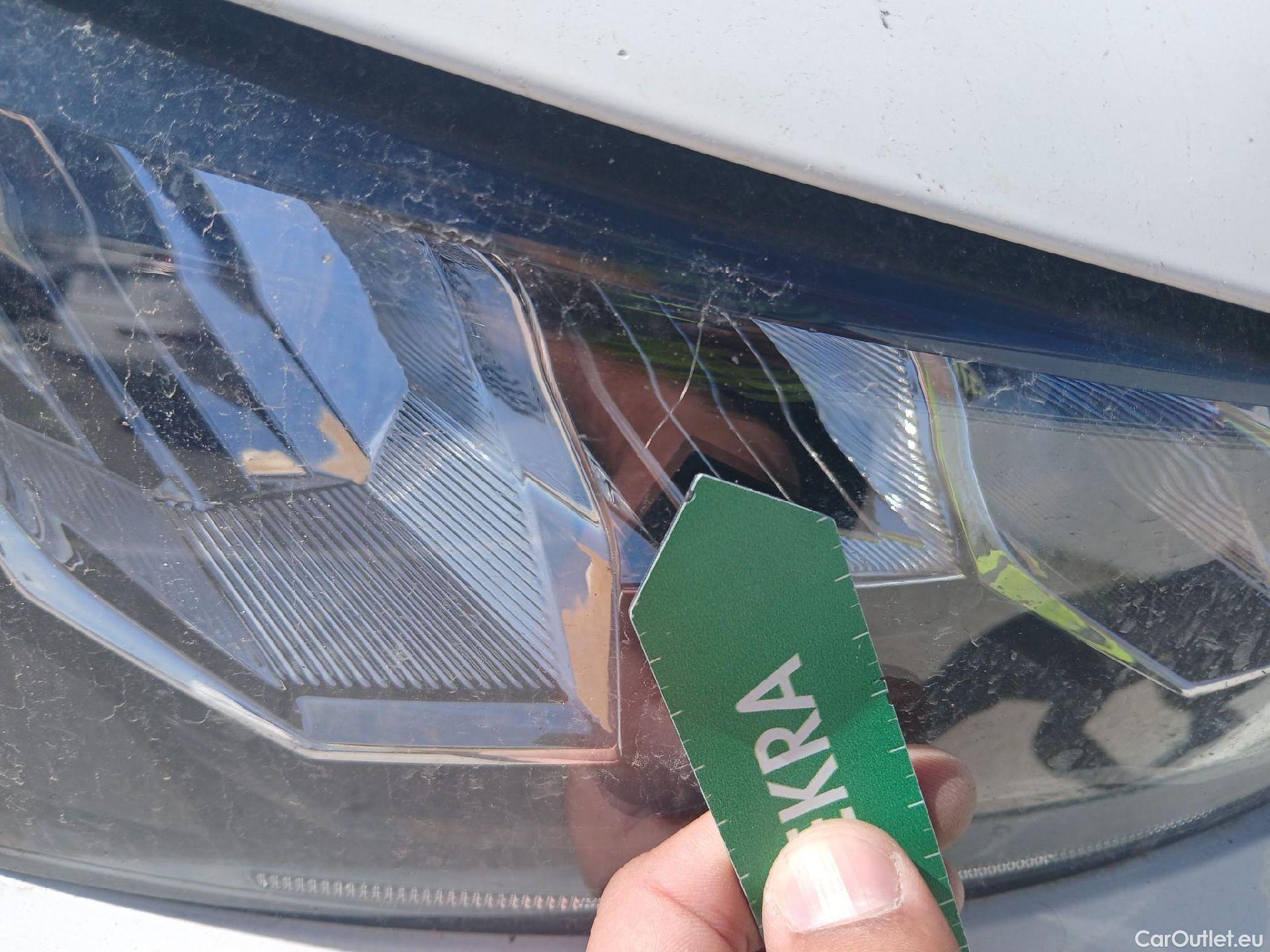  Peugeot  2008 PEUGEOT  / 2019 / 5P / todoterreno Allure BlueHDI 100 S&S BVM6 (AC) #21