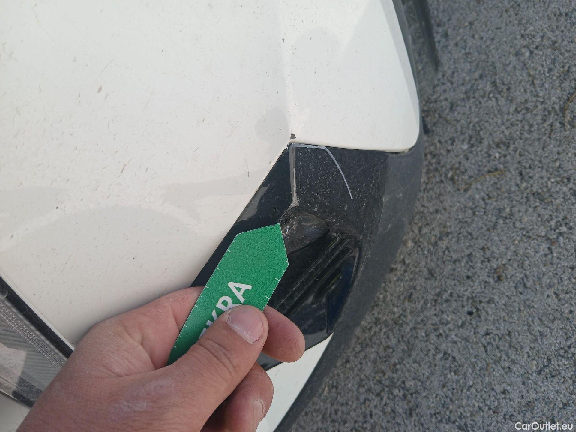  Peugeot  2008 PEUGEOT  / 2019 / 5P / todoterreno Allure BlueHDI 100 S&S BVM6 (AC) #18