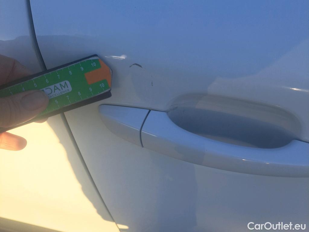  Peugeot  2008 PEUGEOT  / 2019 / 5P / todoterreno Active BlueHDI 81kW (110CV) #32