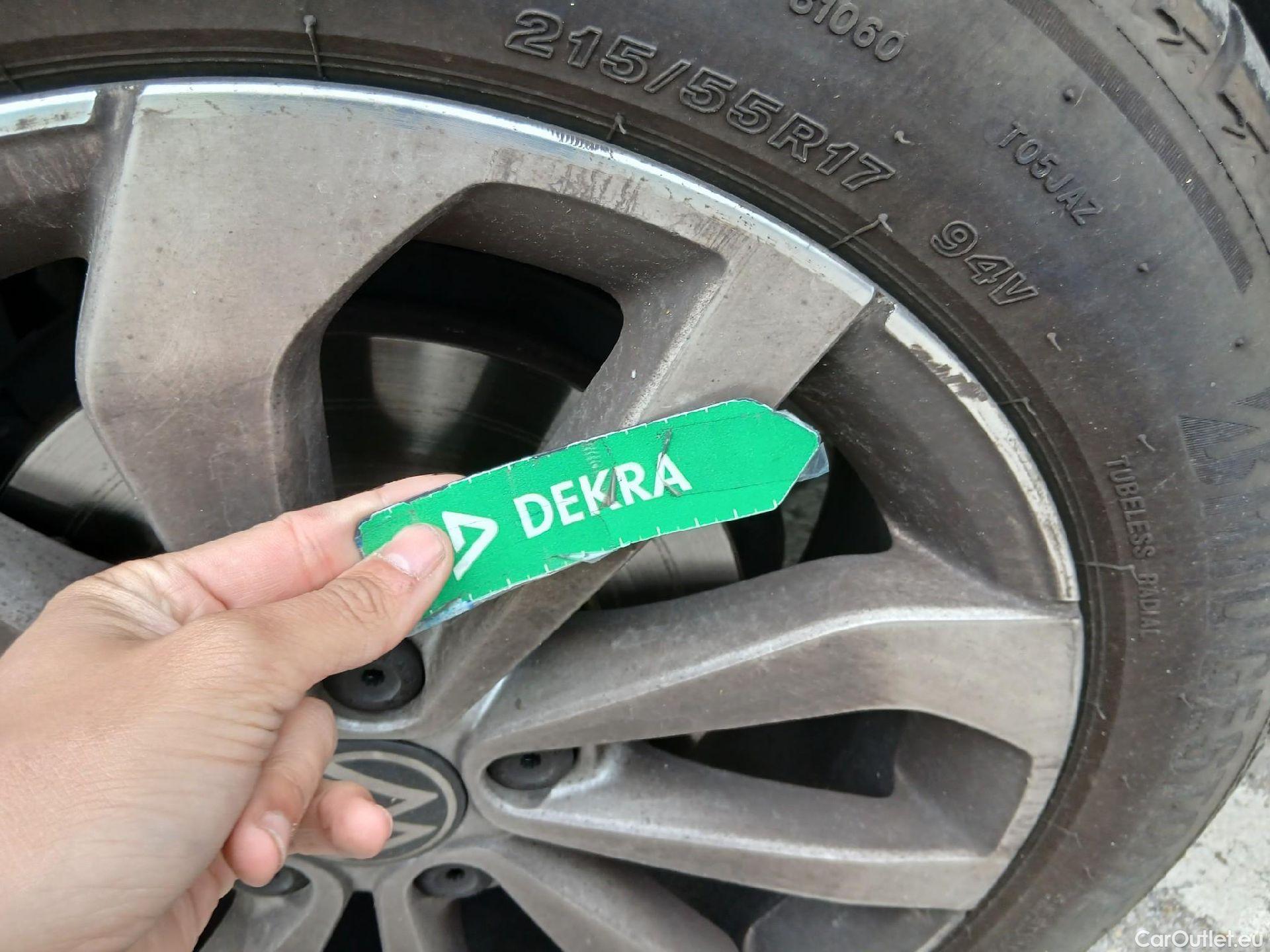  Volkswagen  T-ROC  Life 1.0 TSI 110CV MT6 E6d #14