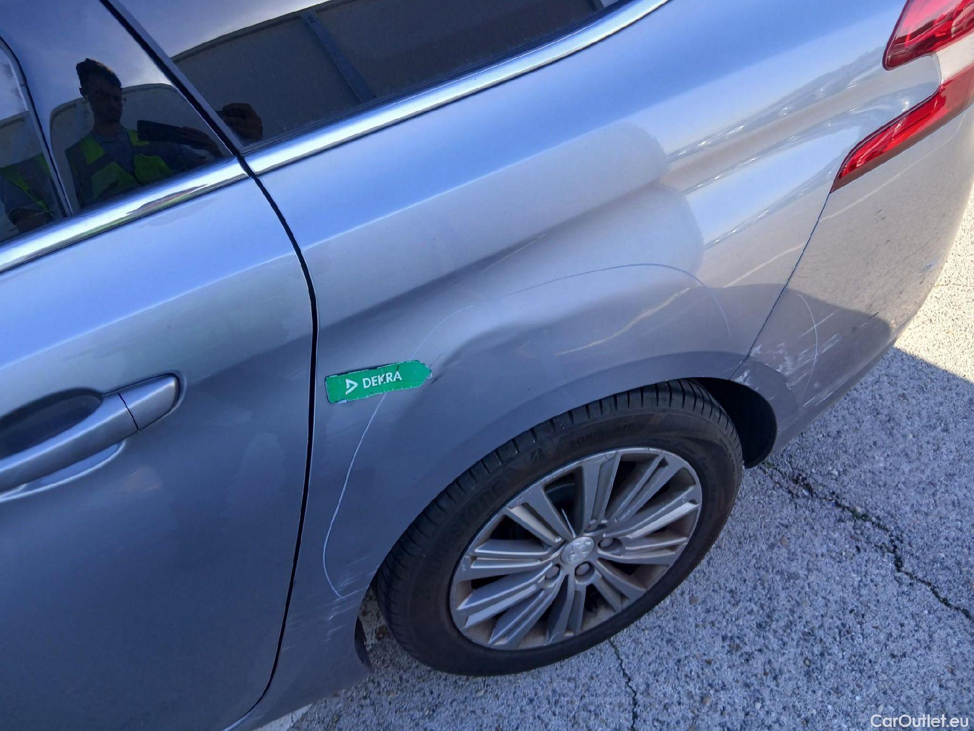  Peugeot  308 PEUGEOT  / 2017 / 5P / familiar SW Allure Pack PureTech 130 S&S #26