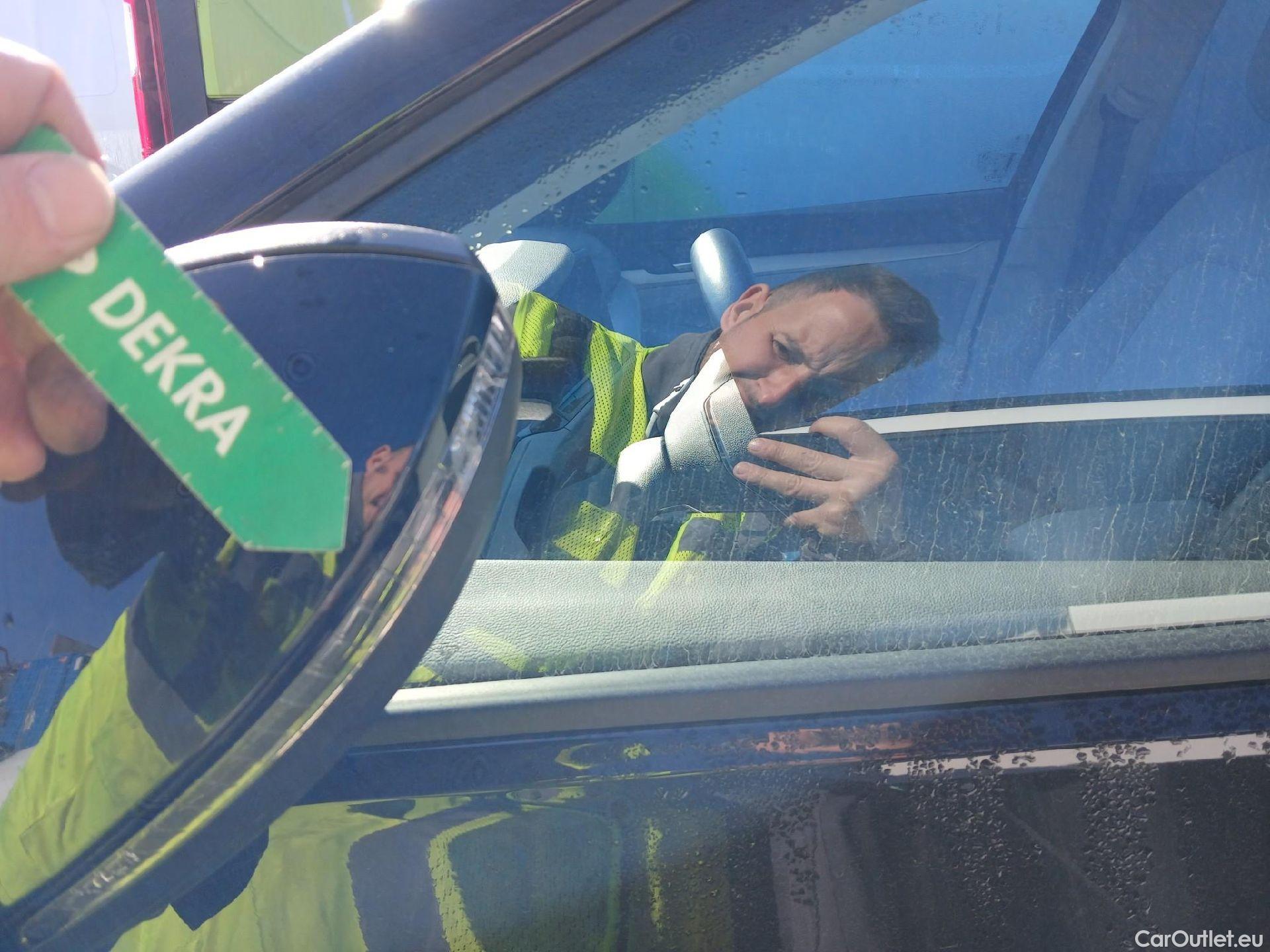  Volkswagen  Golf  VOLKSWAGEN / 2020 / 5P / berlina con portón Life 2.0 TDI 85kW (115CV) #6