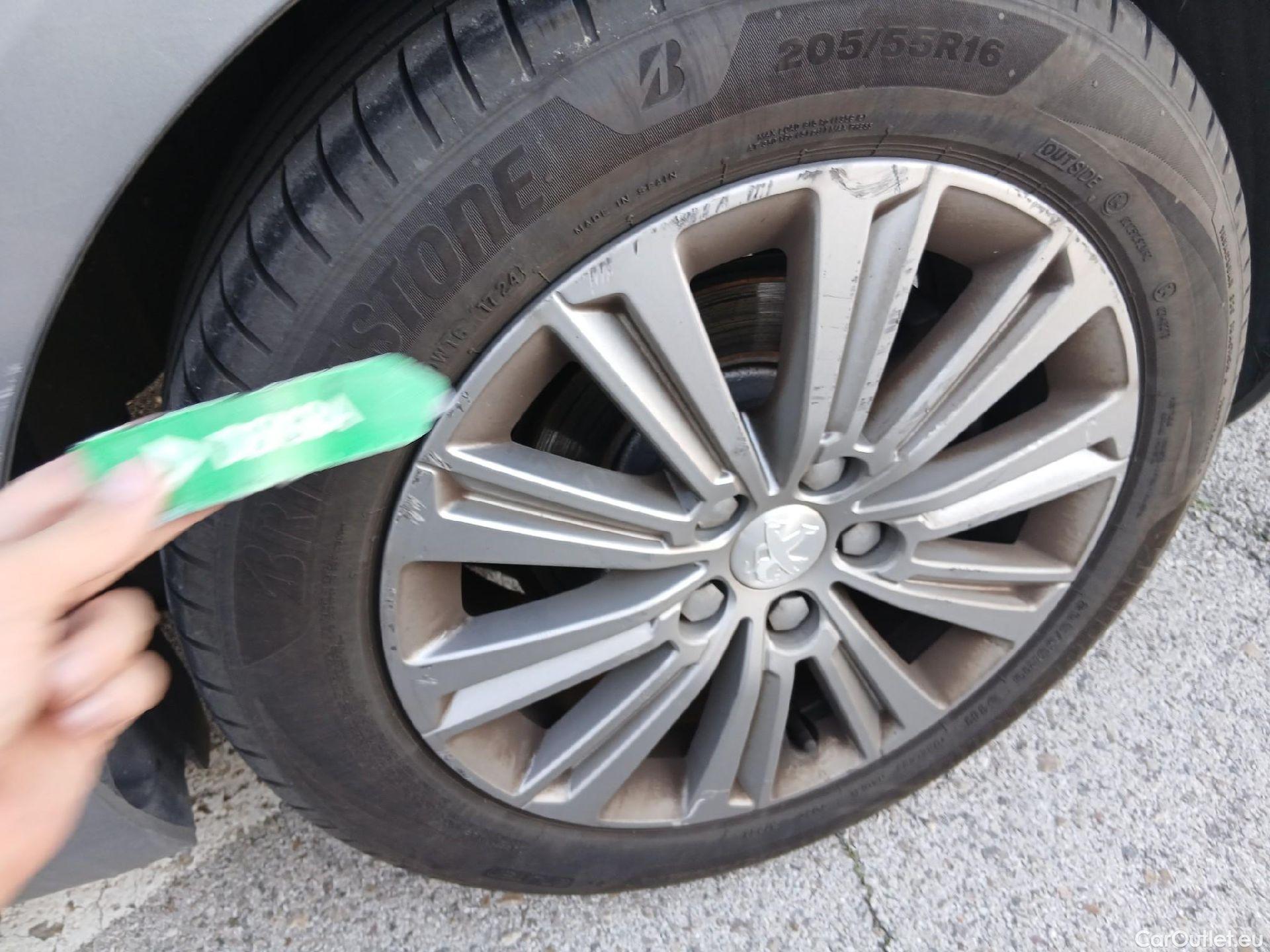  Peugeot  308 PEUGEOT  / 2017 / 5P / familiar SW Allure Pack PureTech 130 S&S #24