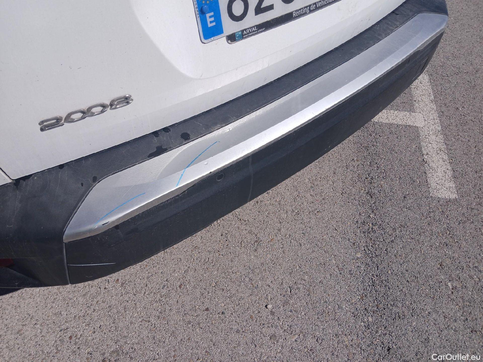  Peugeot  2008 PEUGEOT  / 2019 / 5P / todoterreno Allure BlueHDI 100 S&S BVM6 (AC) #31