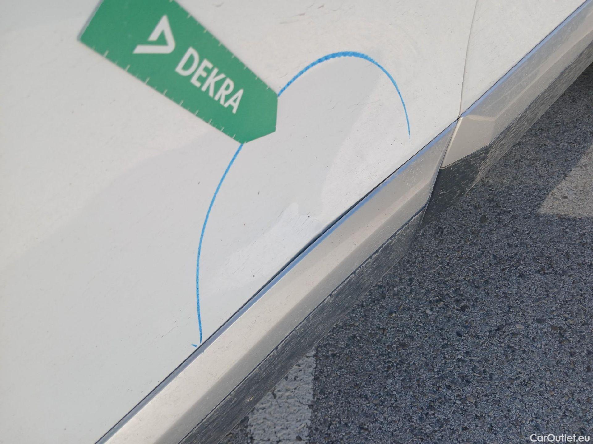  Peugeot  2008 PEUGEOT  / 2019 / 5P / todoterreno Allure BlueHDI 100 S&S BVM6 (AC) #22