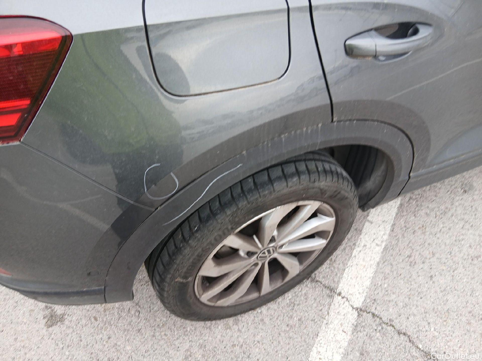  Volkswagen  T-ROC  Life 1.0 TSI 110CV MT6 E6d #40