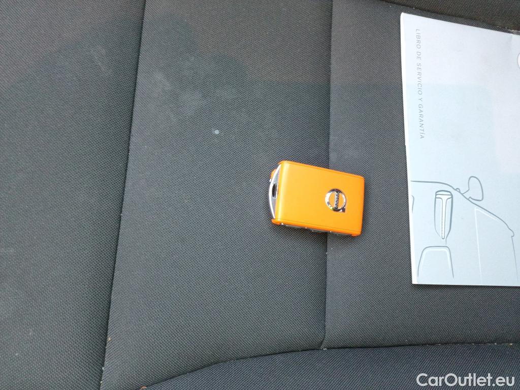  Volvo  XC 40 VOLVO XC40 / 2017 / 5P / todoterreno 2.0 D3 Momentum Pro Auto #2