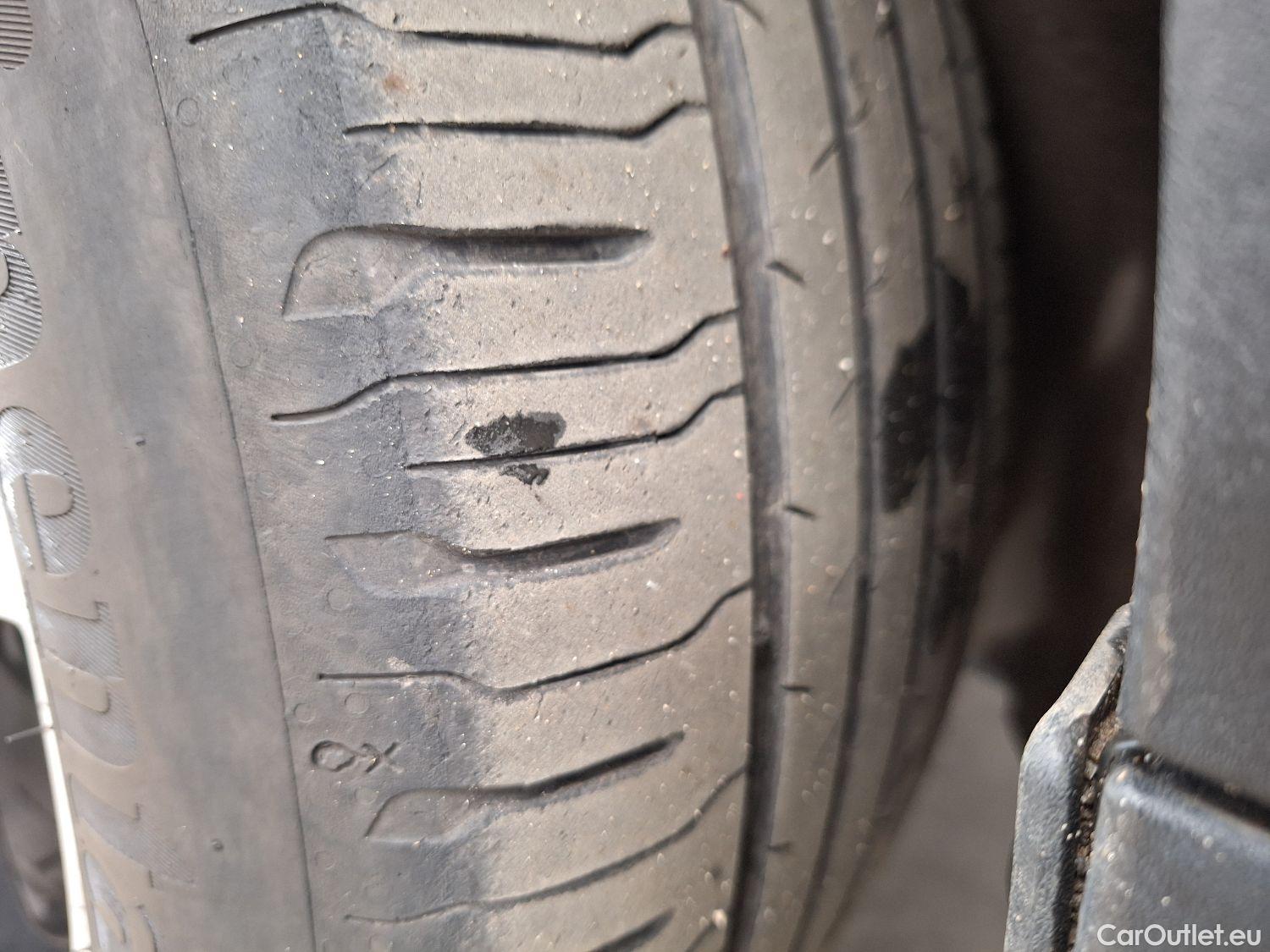  Volvo  XC 40 Volvo, XC40 '17, Volvo XC40 T3 Geartronic R-Design 5d #94