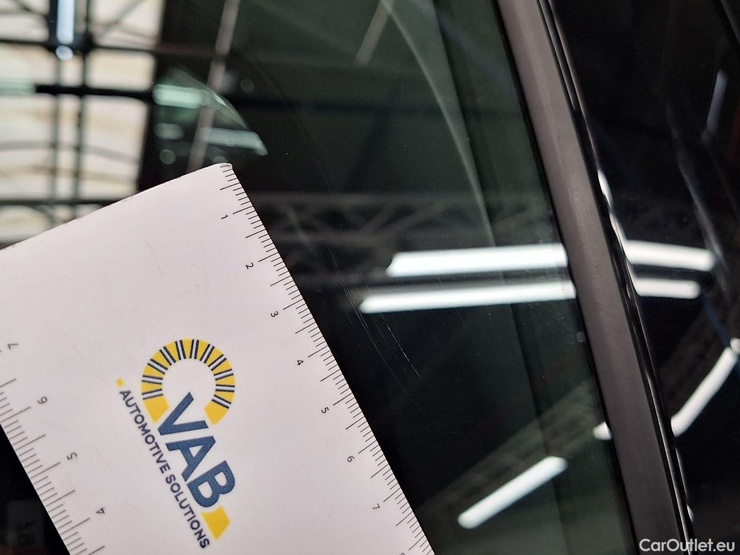  Volvo  XC 40 Volvo, XC40 '17, Volvo XC40 T3 Geartronic R-Design 5d #40