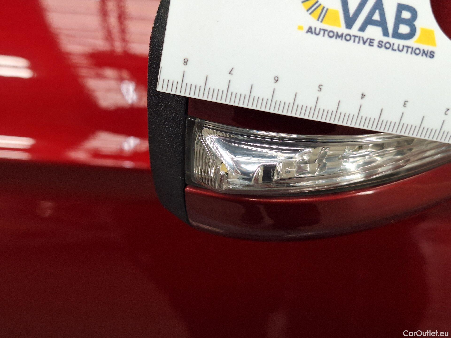  Ford  Mondeo Ford,  5d '14, Ford  2.0TDCi 110kW Vignale 4d #24