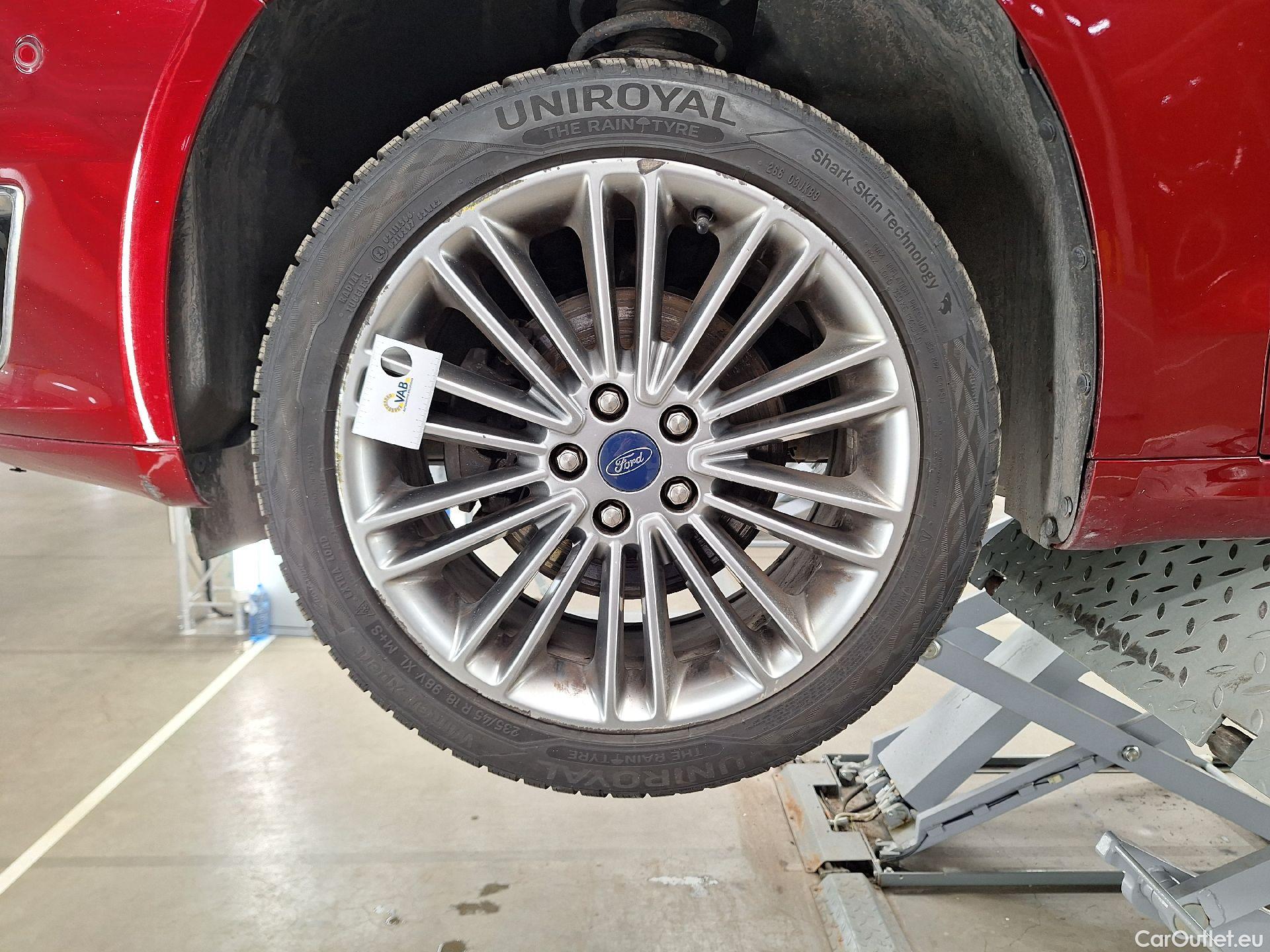  Ford  Mondeo Ford,  5d '14, Ford  2.0TDCi 110kW Vignale 4d #56