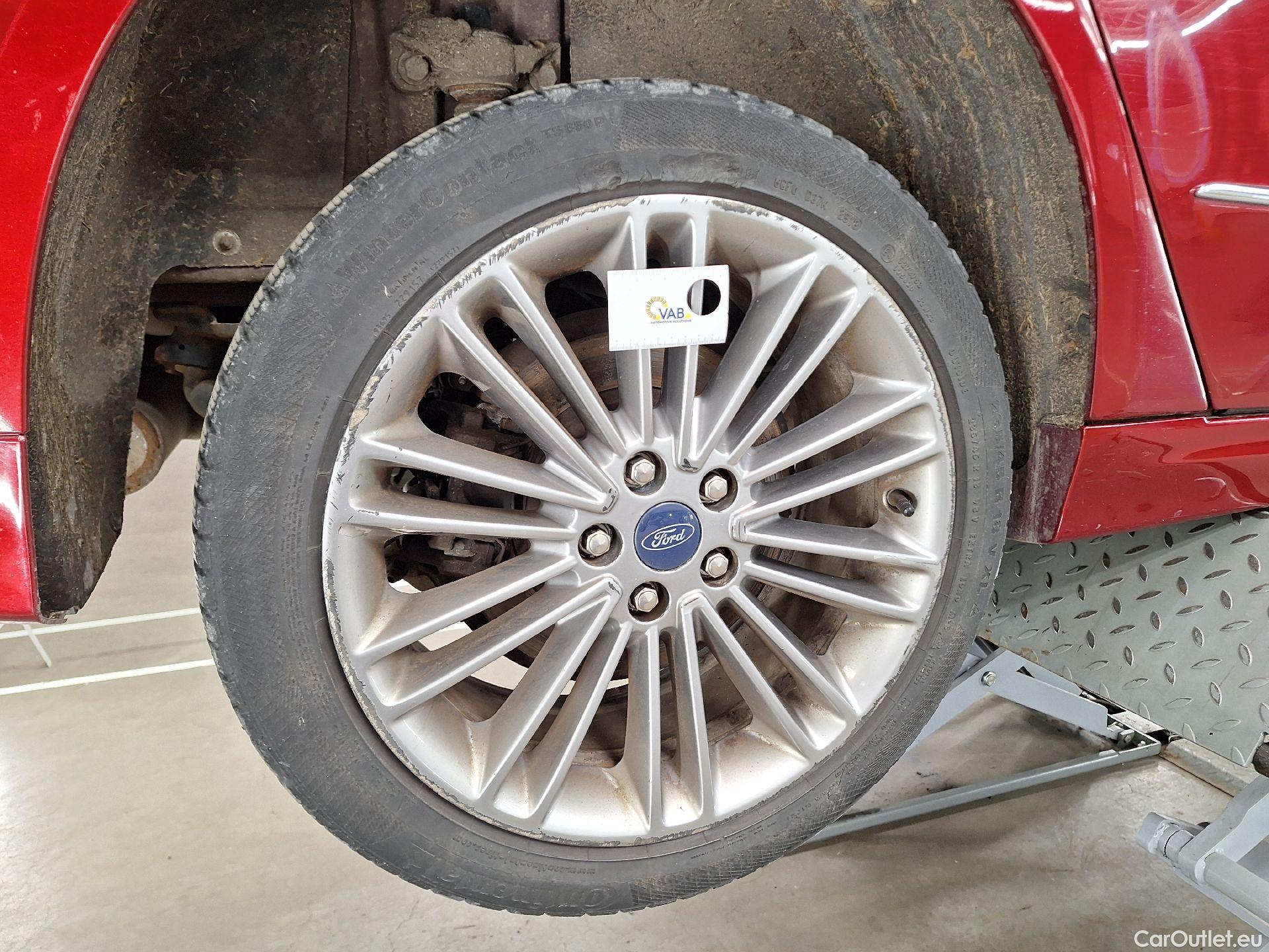  Ford  Mondeo Ford,  5d '14, Ford  2.0TDCi 110kW Vignale 4d #62