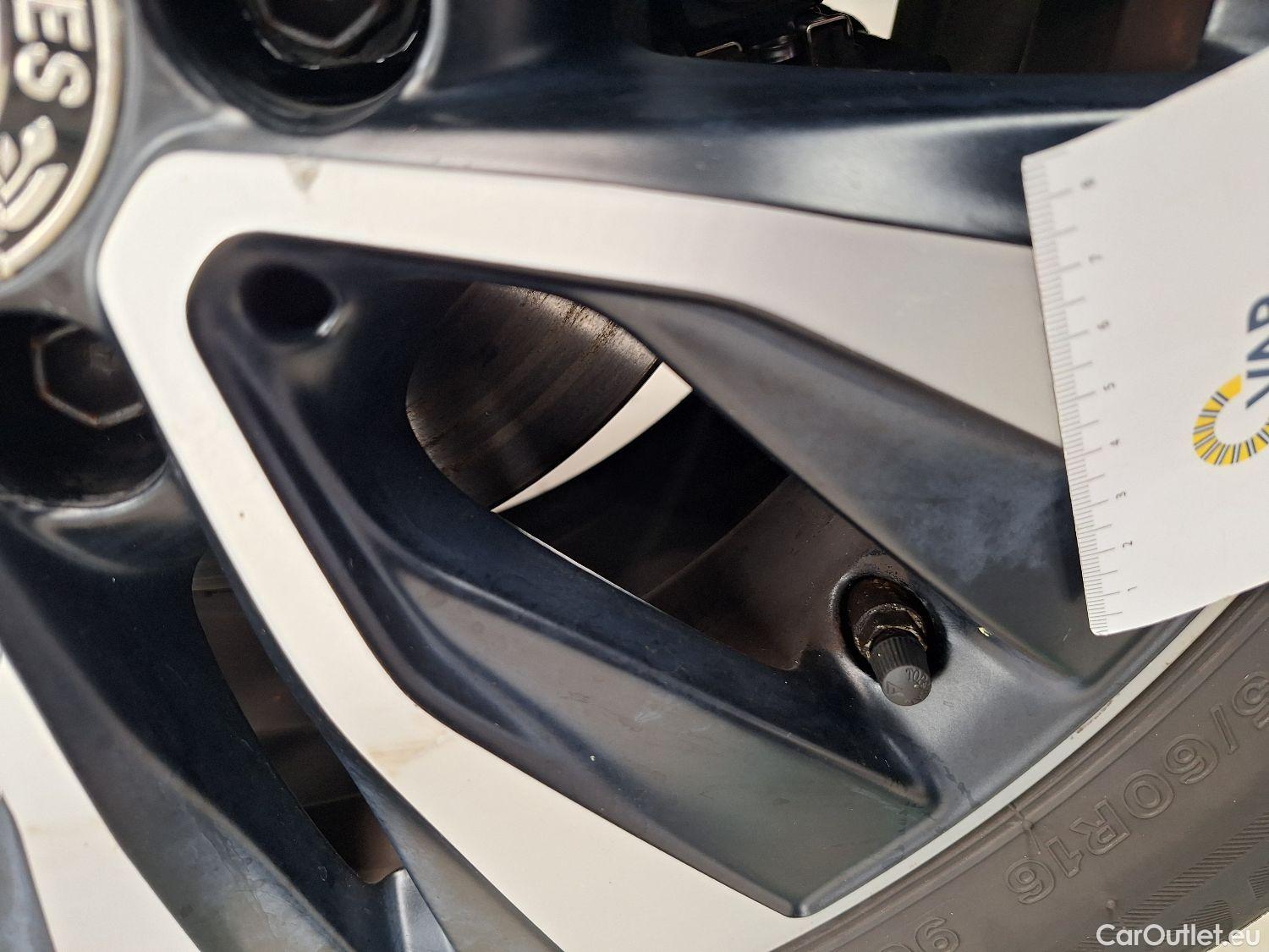  Mercedes  A-Klasse Mercedes, A-Class Berline '18, Mercedes-Benz  Limousine A 180d Business S #36