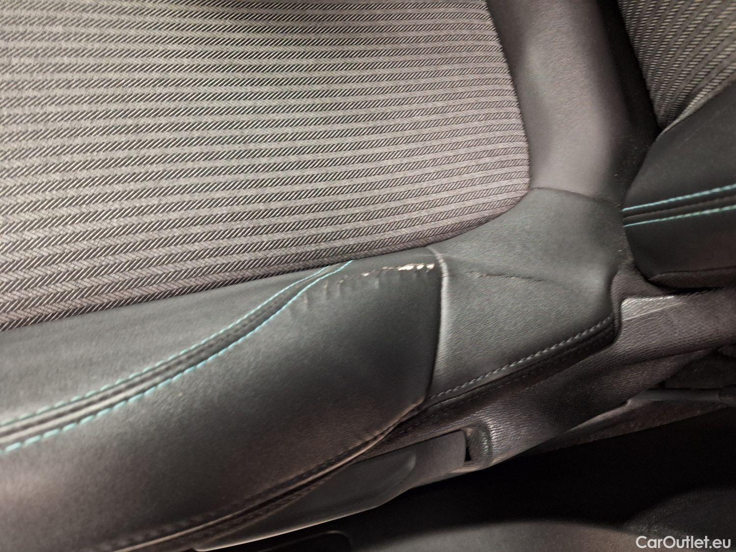  Peugeot  5008 Peugeot,  FL'20, Peugeot  1.5 BlueHDi 96kW S&S Allure 5d #50