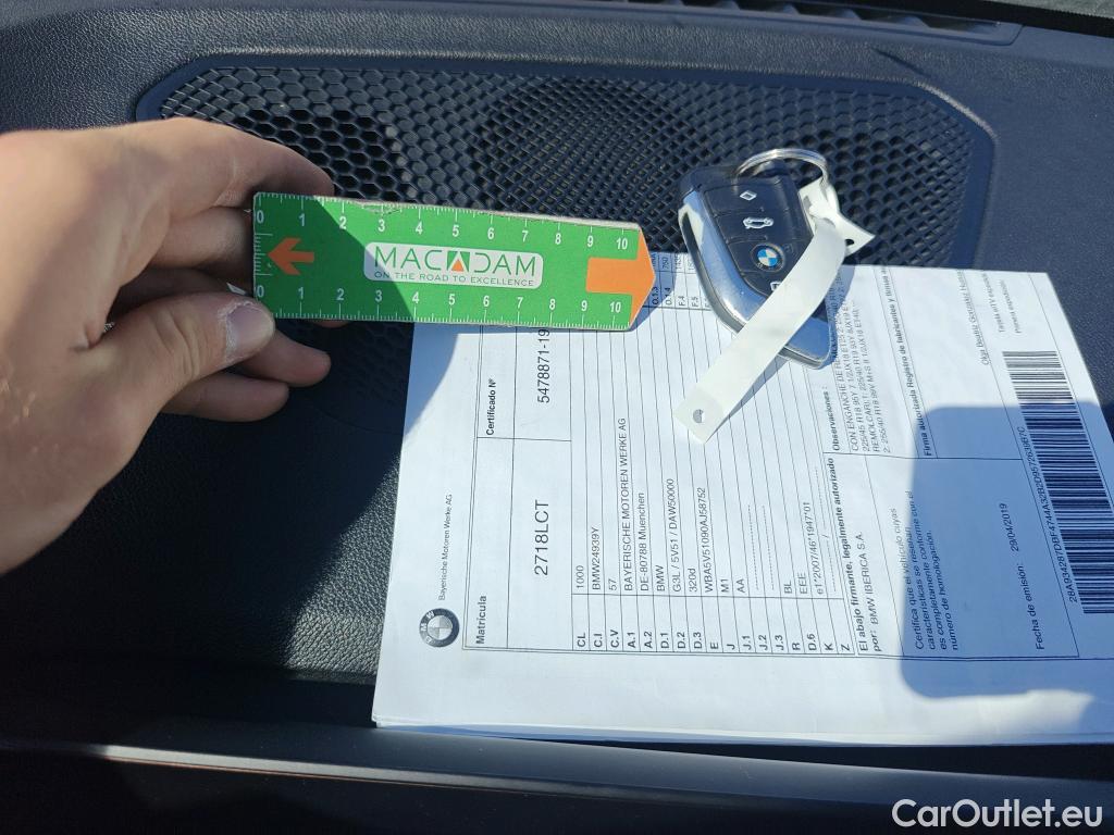  Bmw  Serie 3 BMW  / 2018 / 4P / sedán 320d Auto. #2