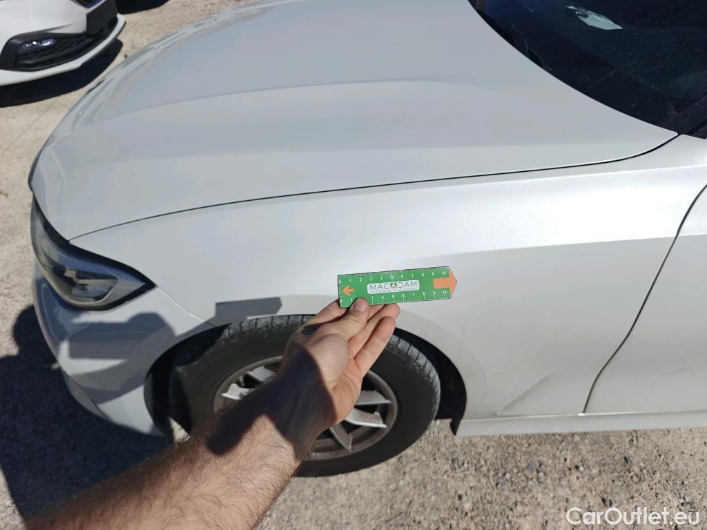  Bmw  Serie 3 BMW  / 2018 / 4P / sedán 320d Auto. #30