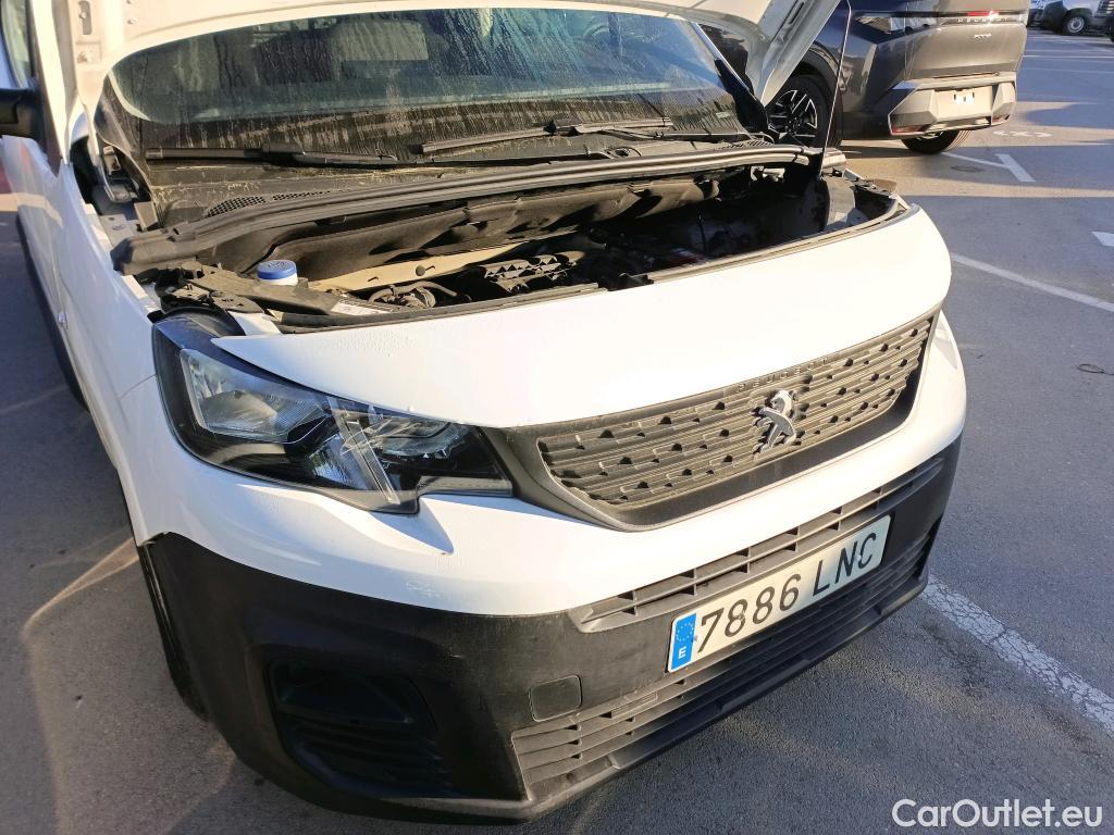  Peugeot  Partner PEUGEOT  / 2018 / 3P / furgón derivado de turismo Pro Standard 600kg BlueHDi 73kW (AC) #52