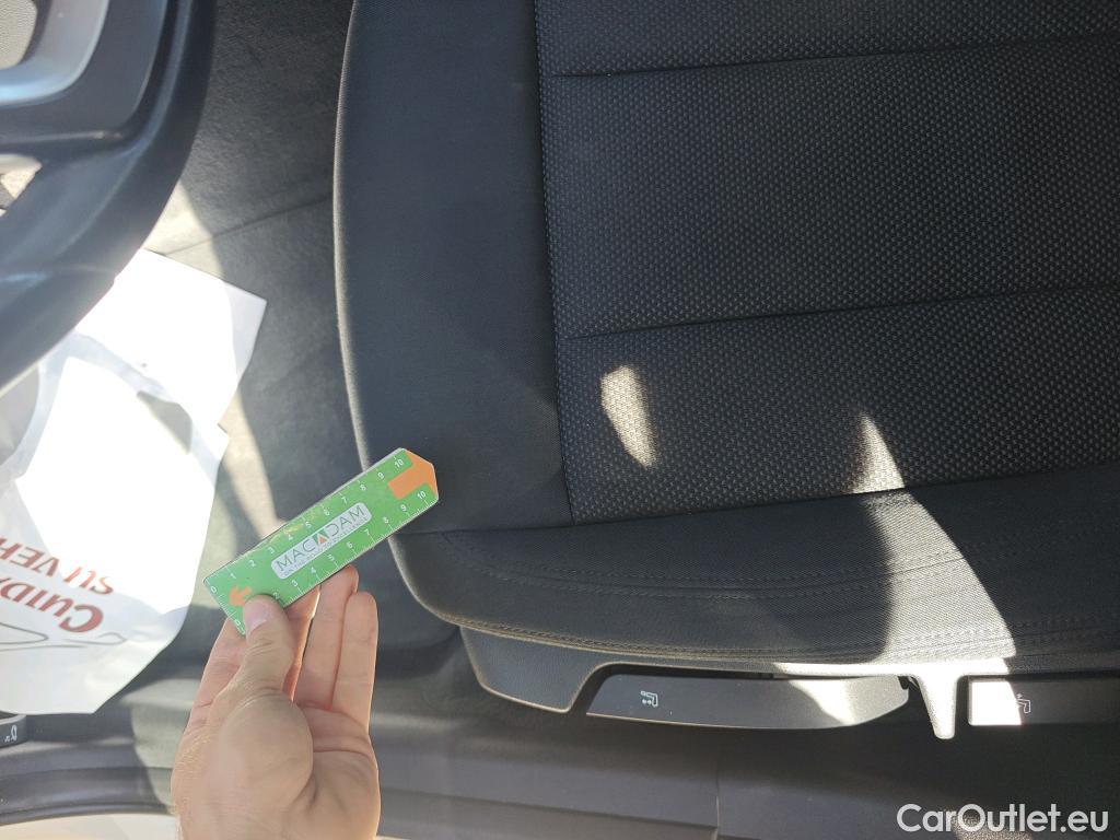  Bmw  Serie 3 BMW  / 2018 / 4P / sedán 320d Auto. #29